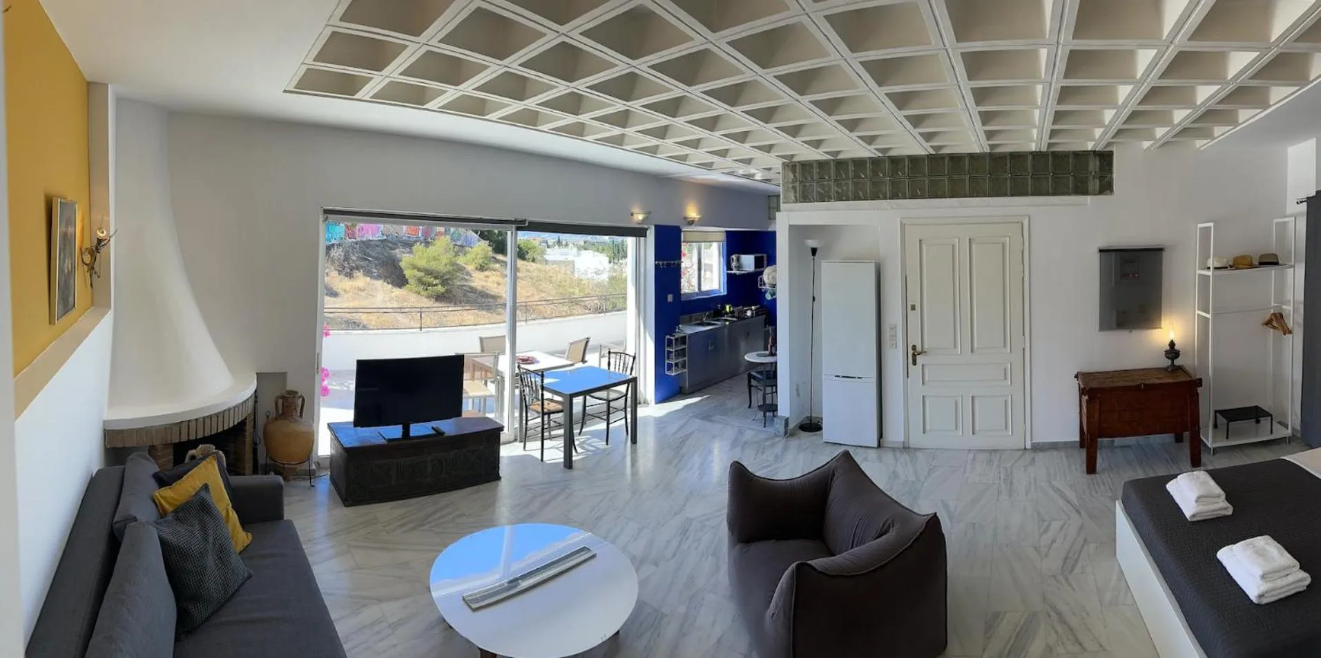 TV and multimedia in Athens Green Apartments