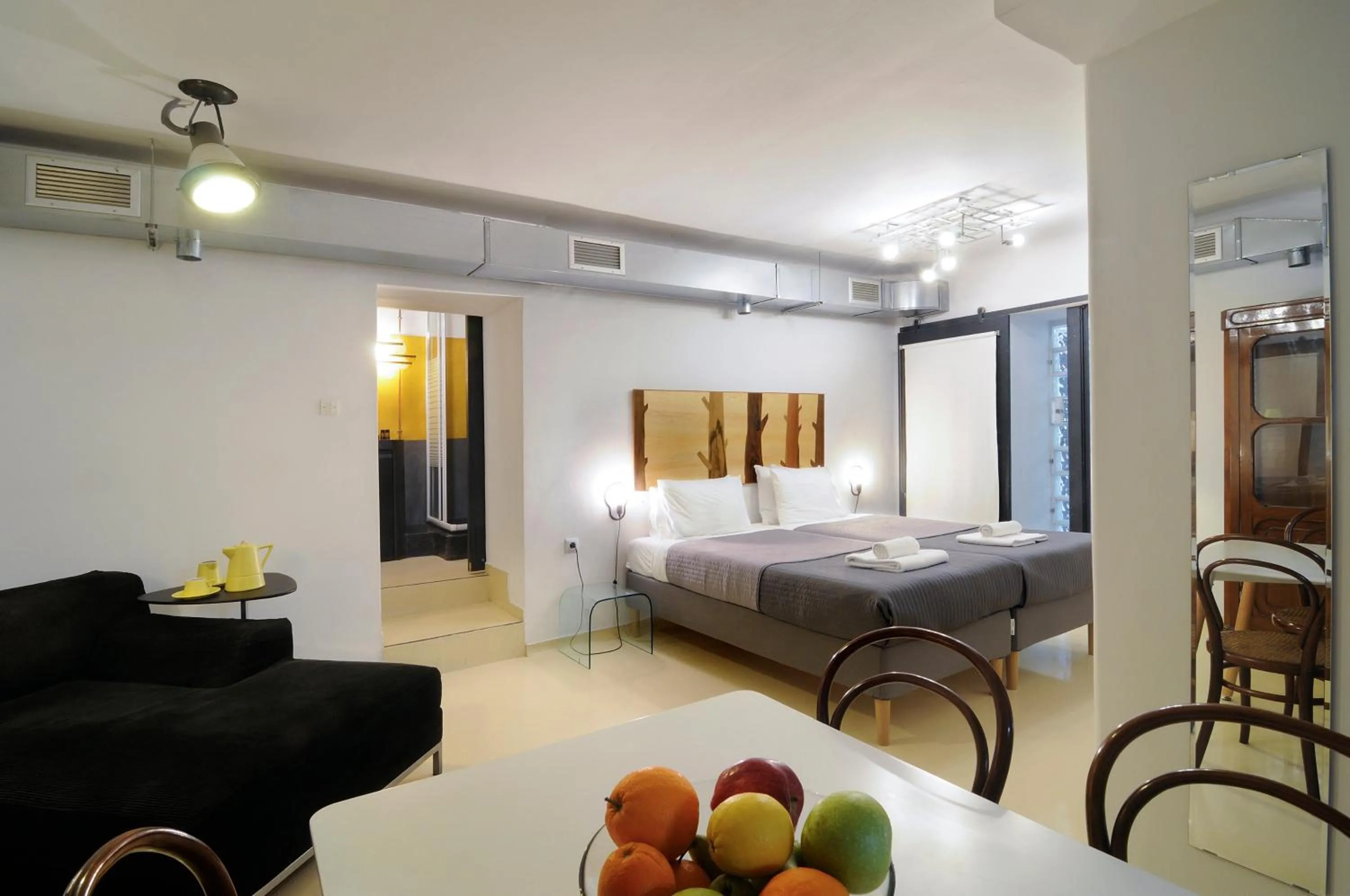 Shower, Bed in Athens Green Apartments