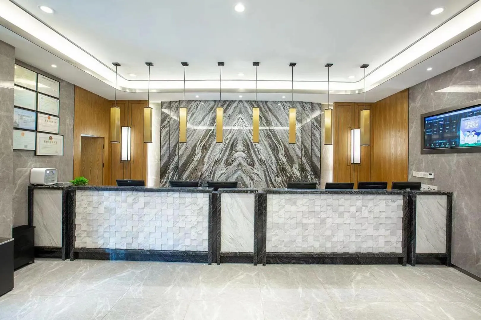 Lobby or reception in Home Inn Guiyang Railway Station