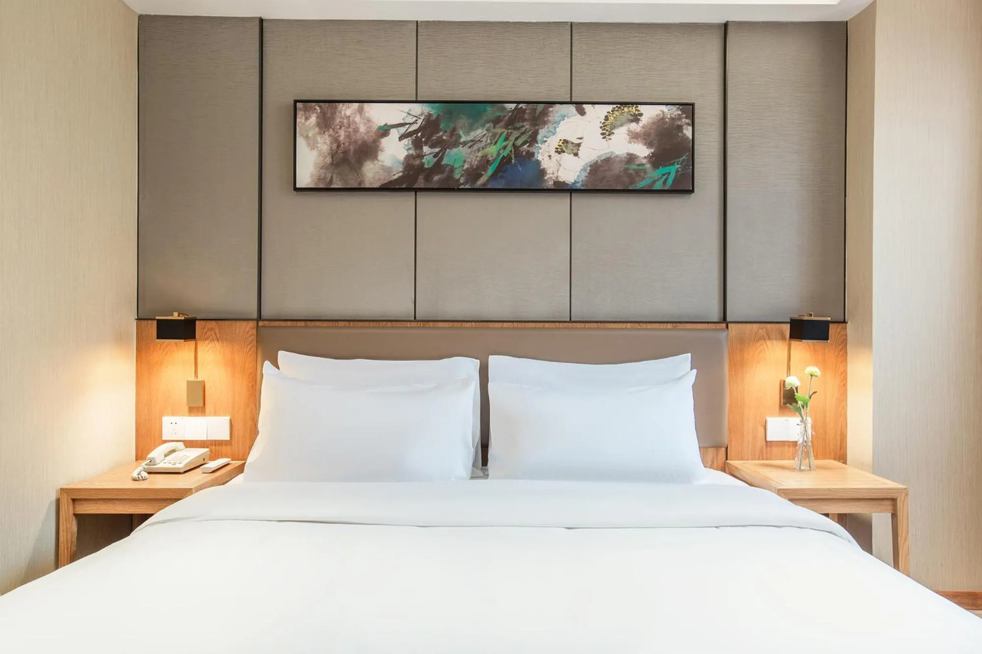 Bed in Home Inn Guiyang Railway Station