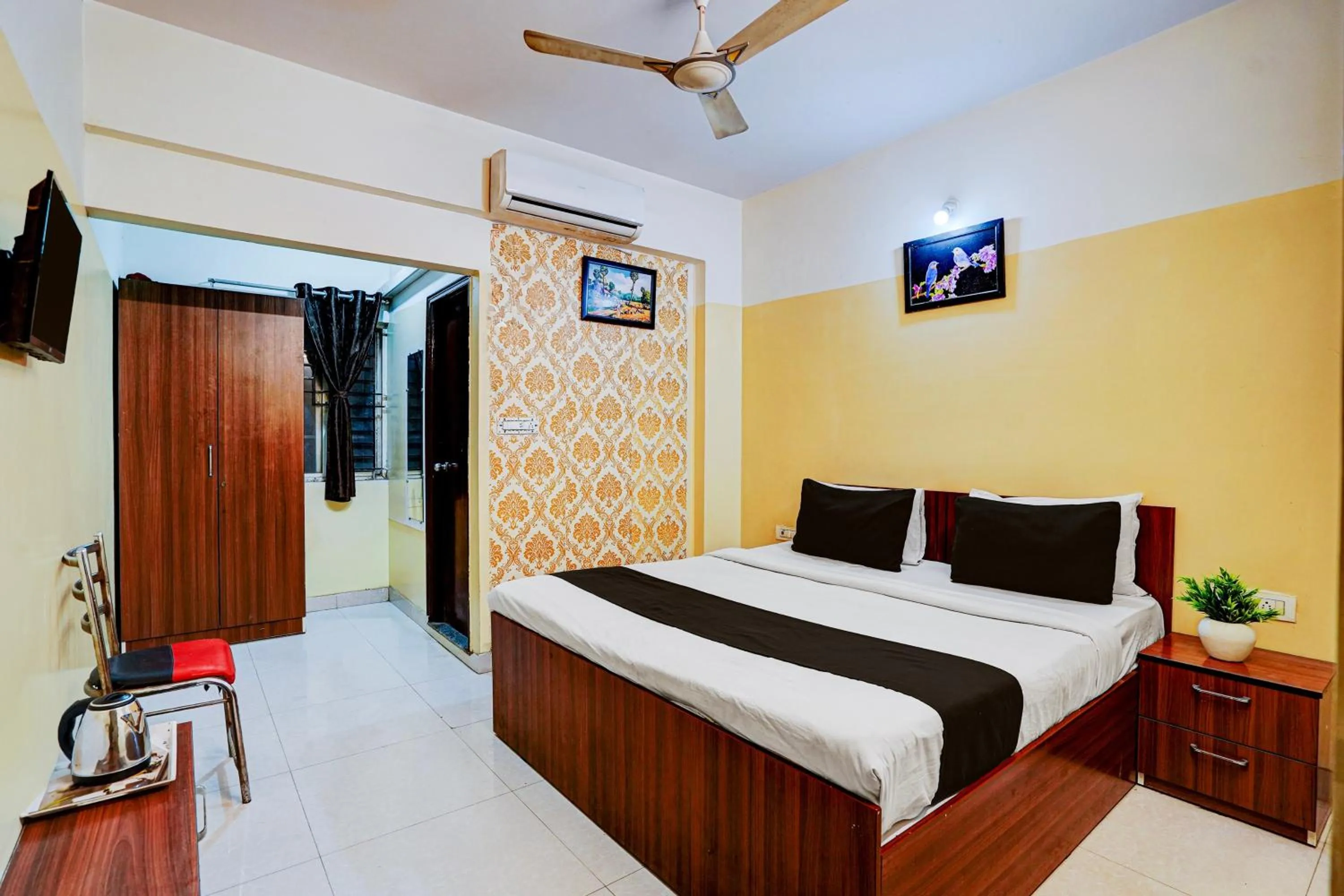 Bedroom, Bed in Hotel O Nesara Inn