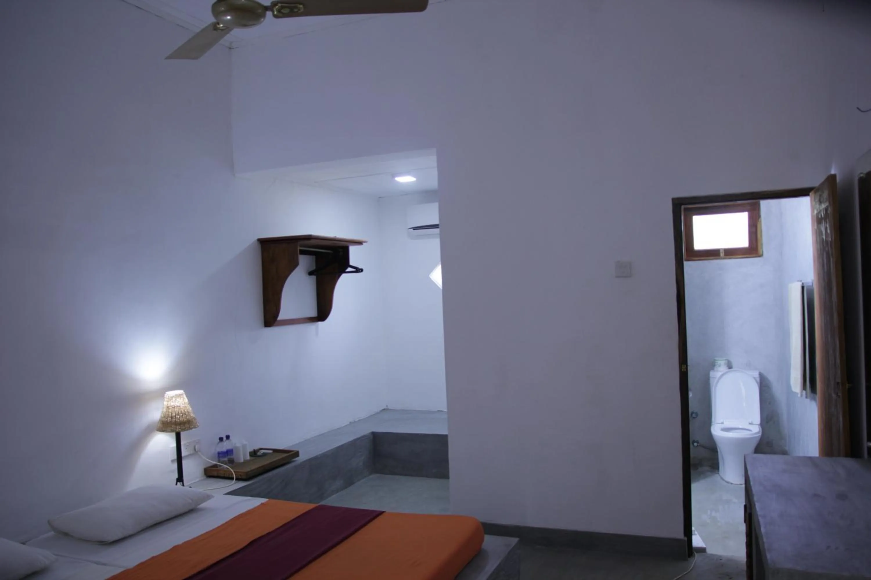 Photo of the whole room, Bed in Dambulu Oya Family Park