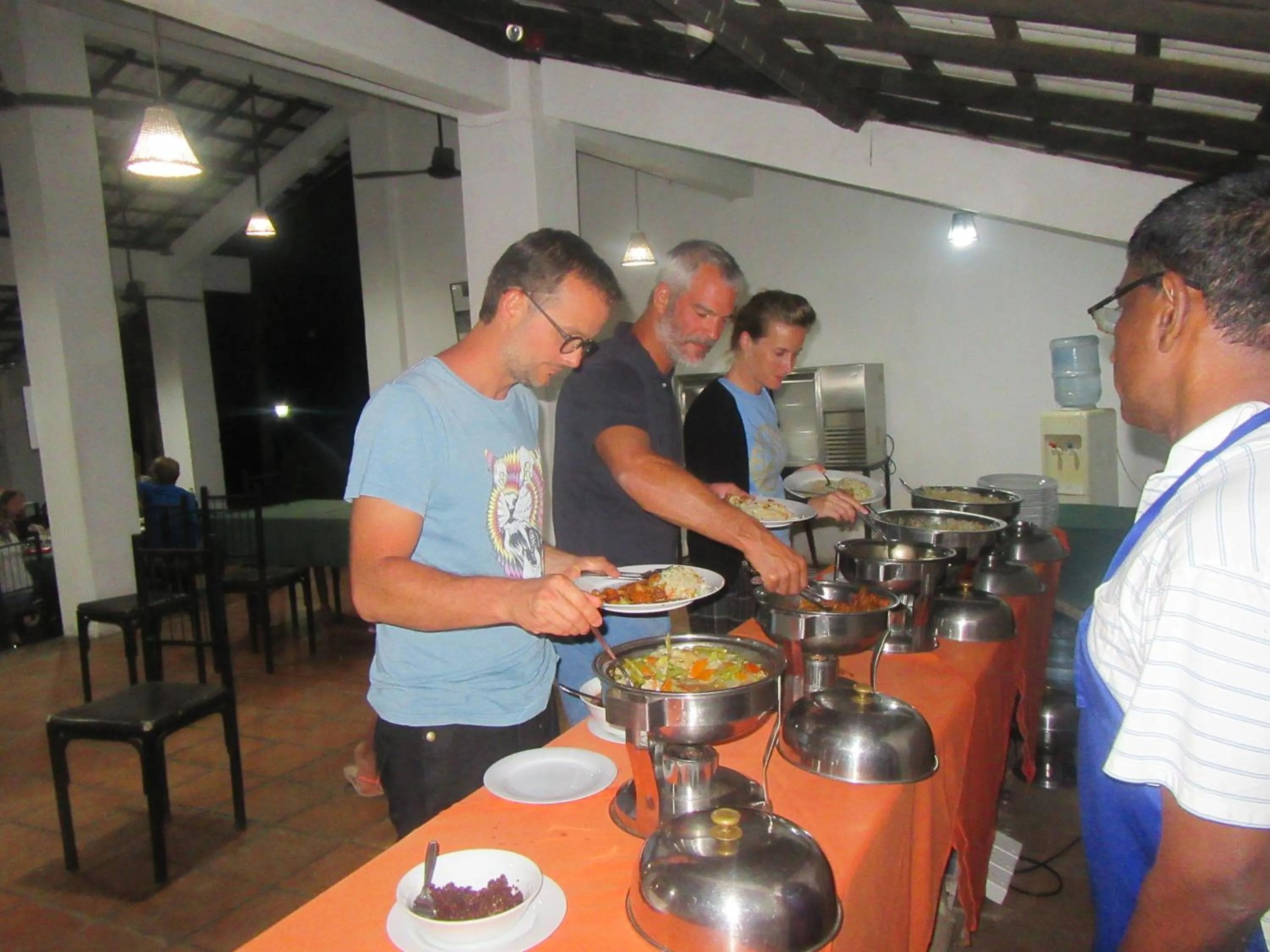 Restaurant/places to eat in Dambulu Oya Family Park