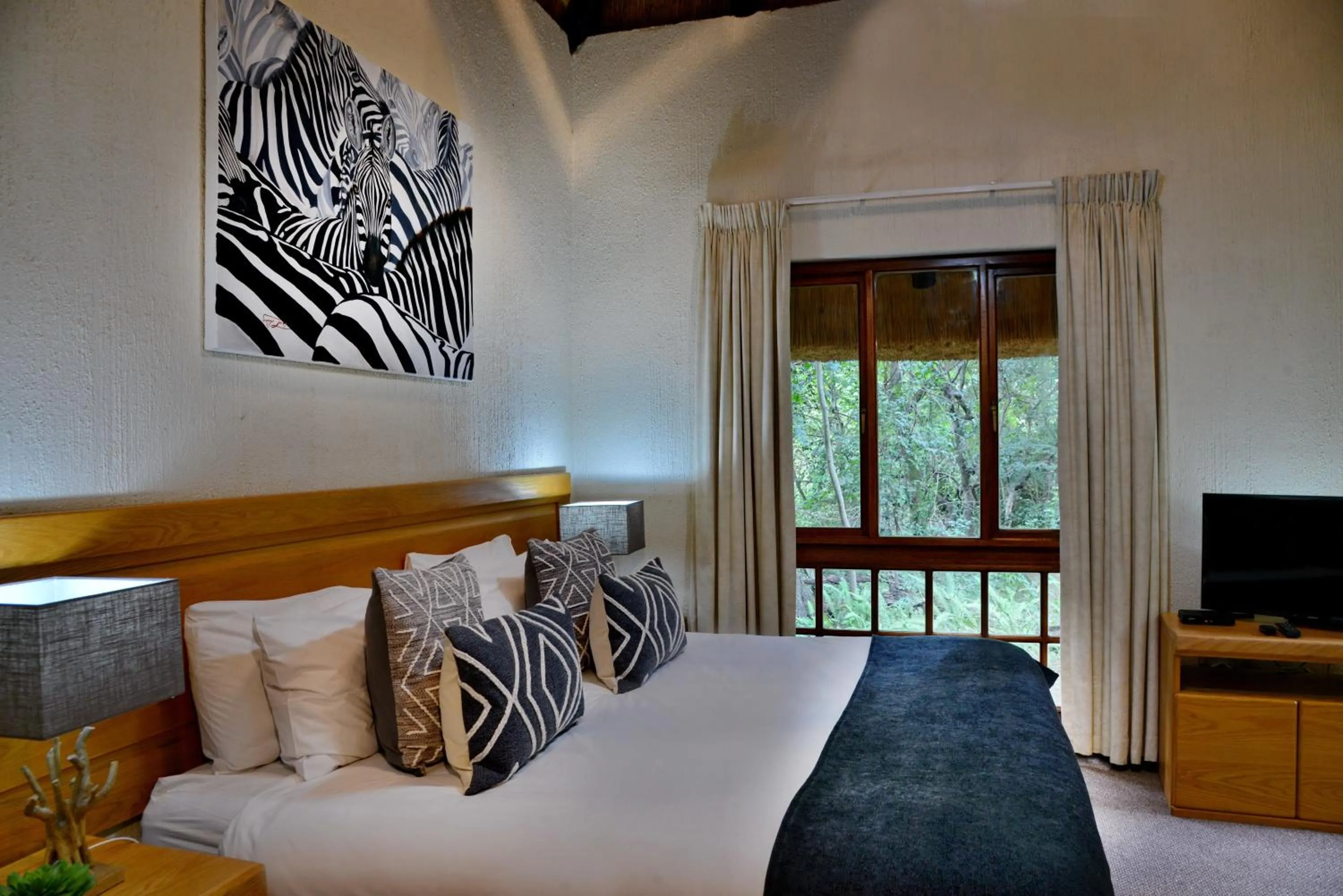 Bed in Cambalala - Luxury Units - in Kruger Park Lodge - Serviced Daily, Free Wi-Fi