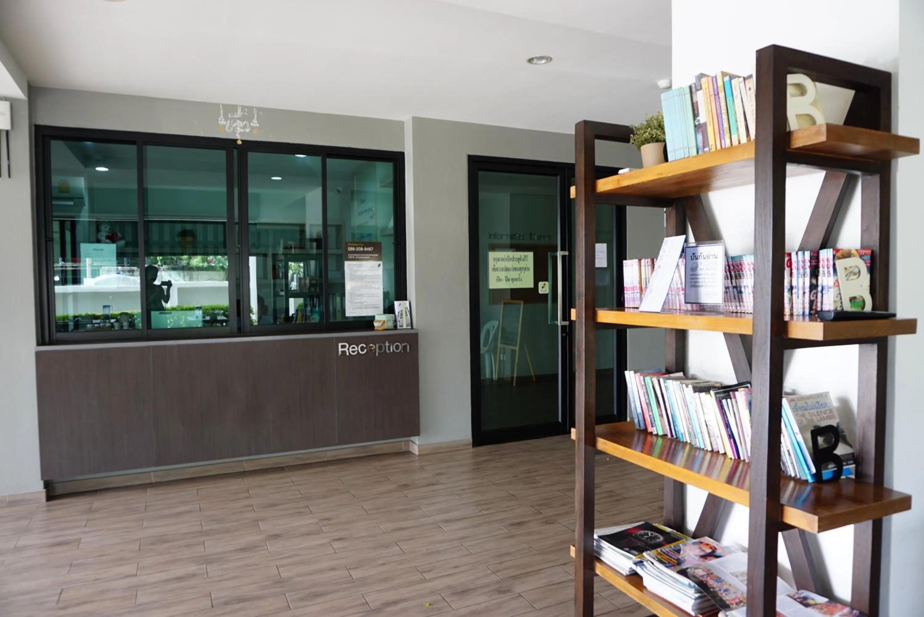 Lobby or reception in In Clover