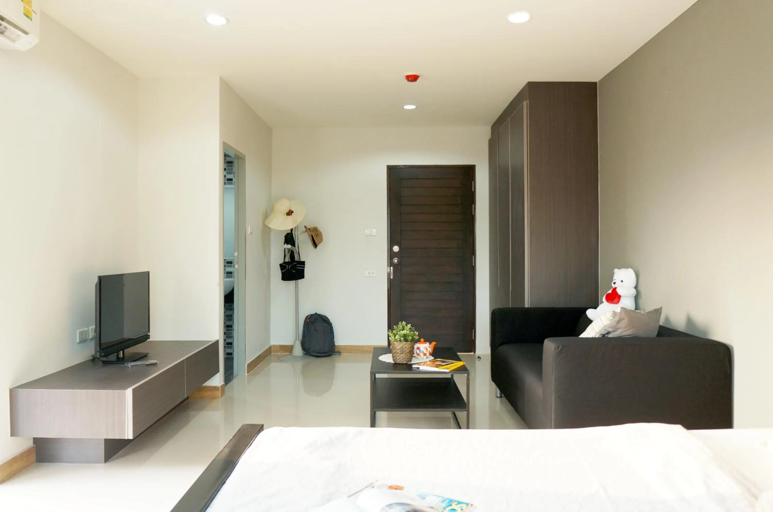 Photo of the whole room, Bed in In Clover