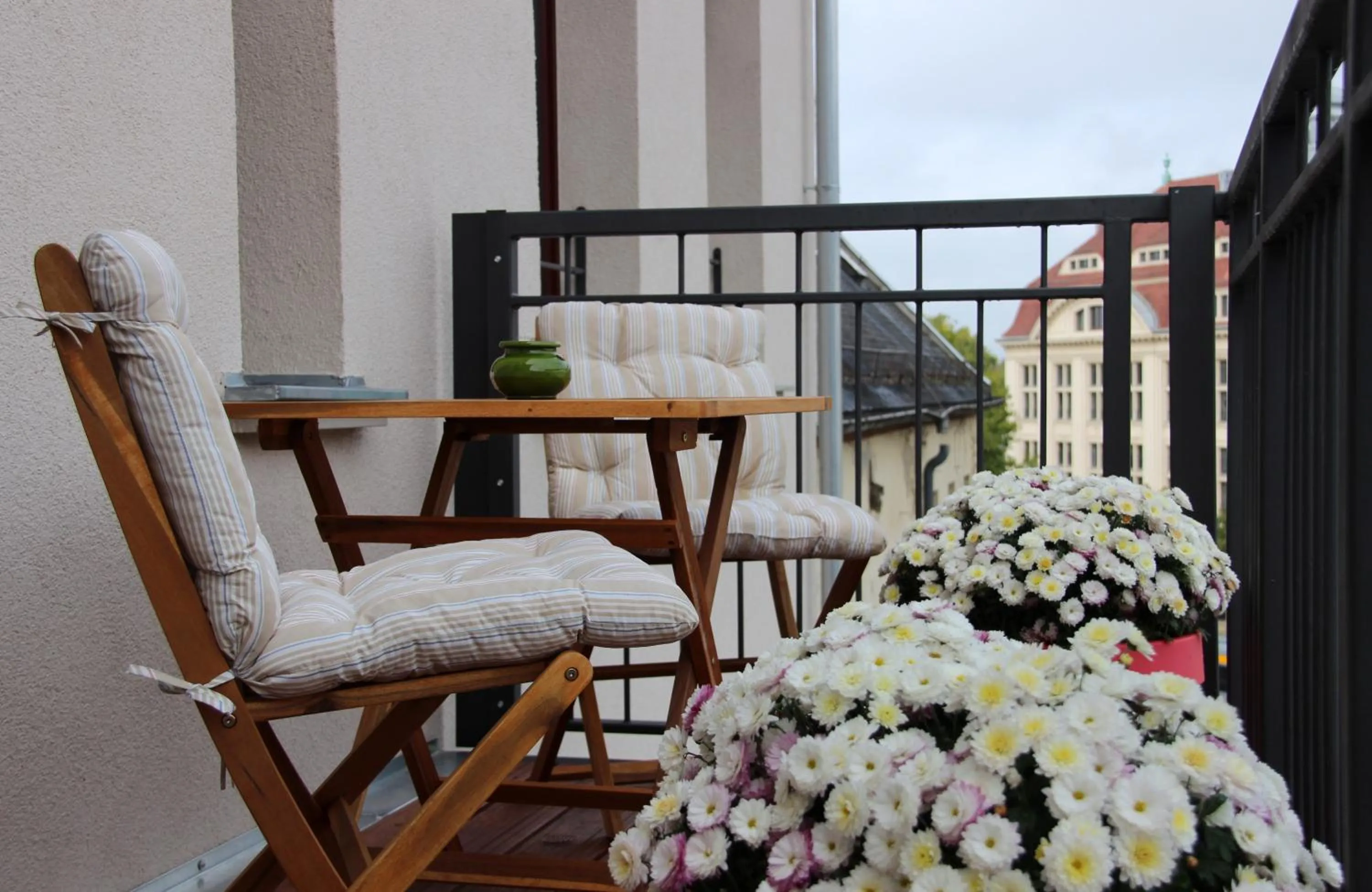 Leon Suite Apartments