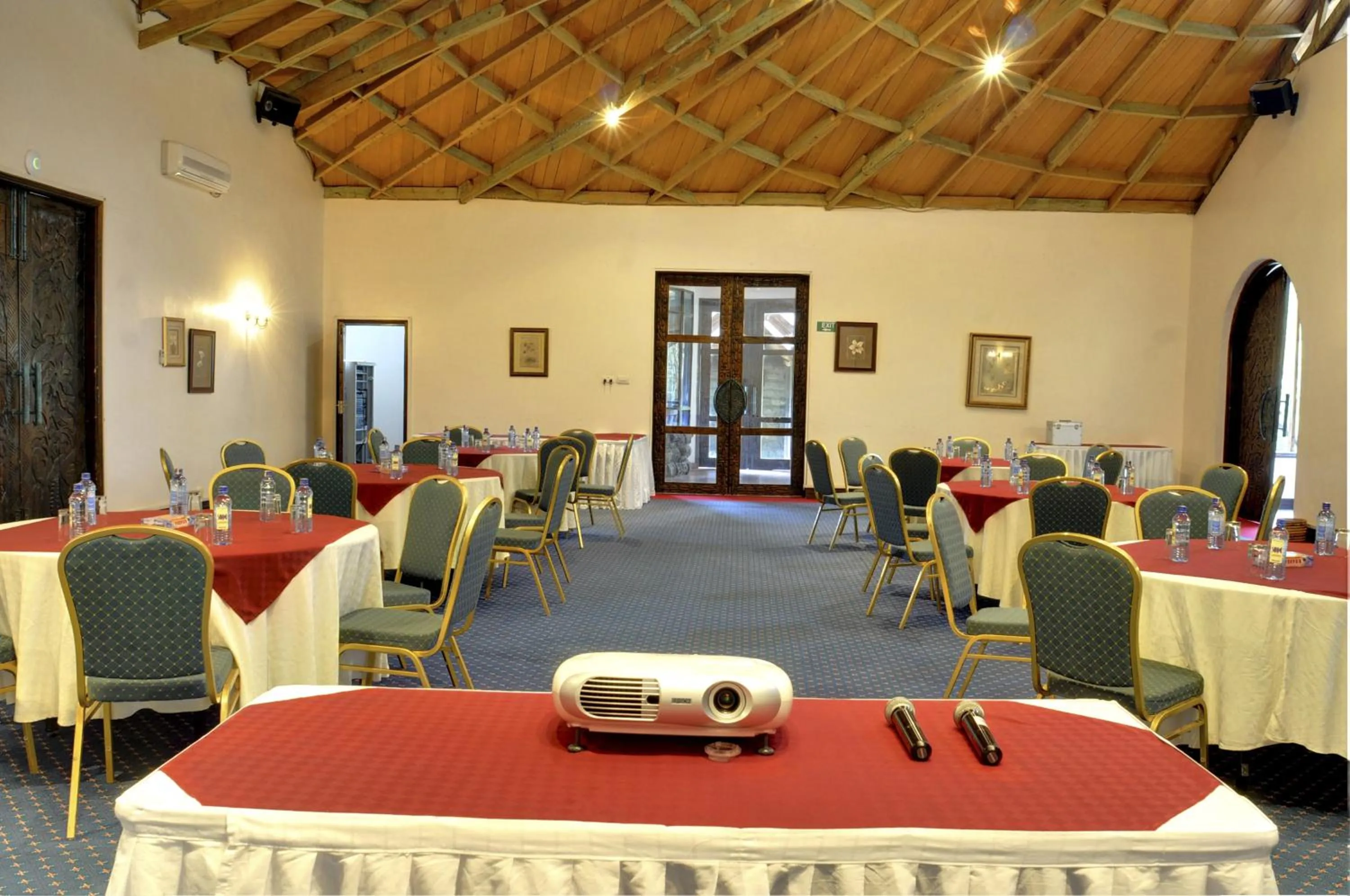 Restaurant/places to eat in Lake Naivasha Sopa Resort