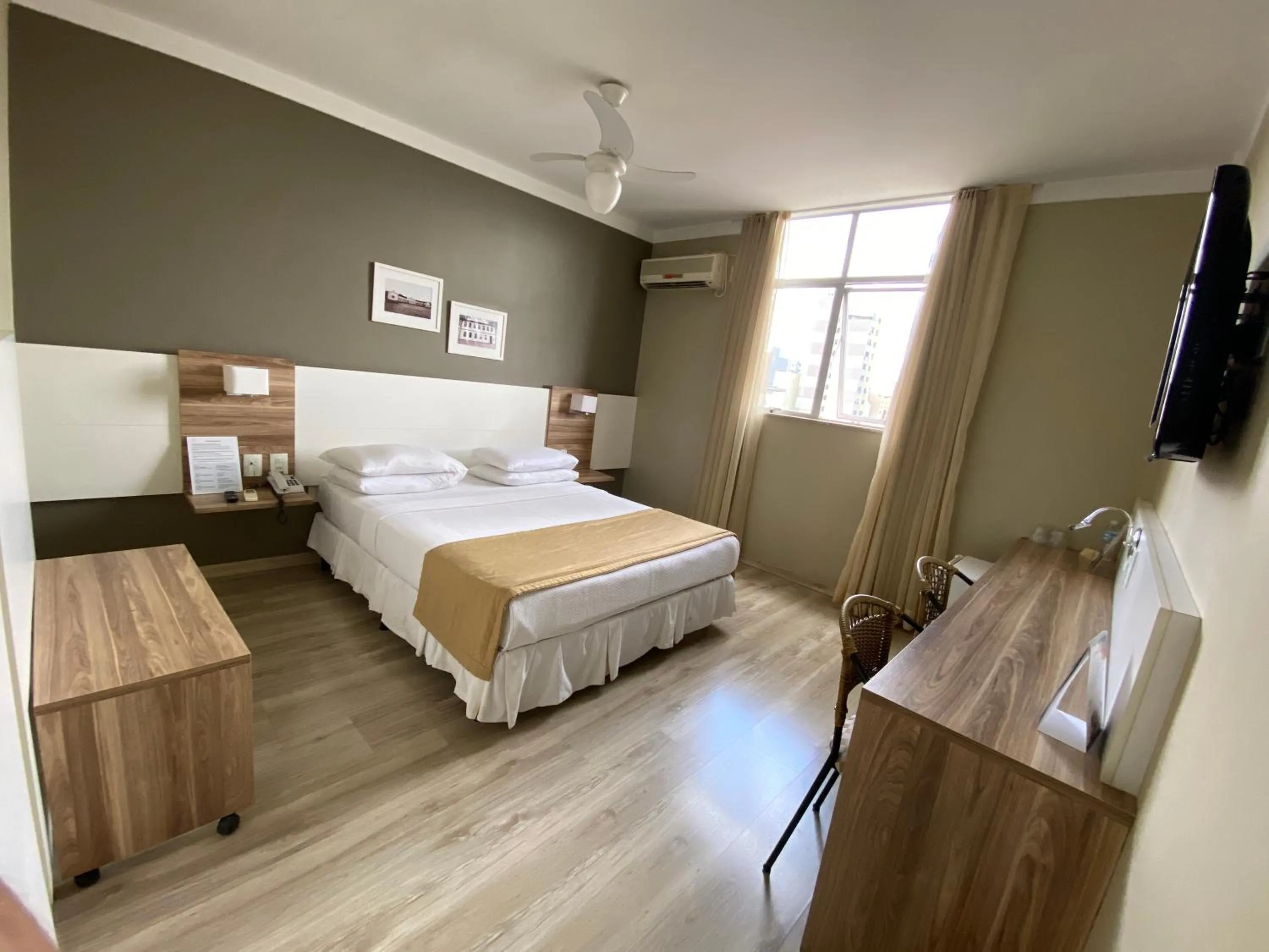 Bed in JB Palace Hotel