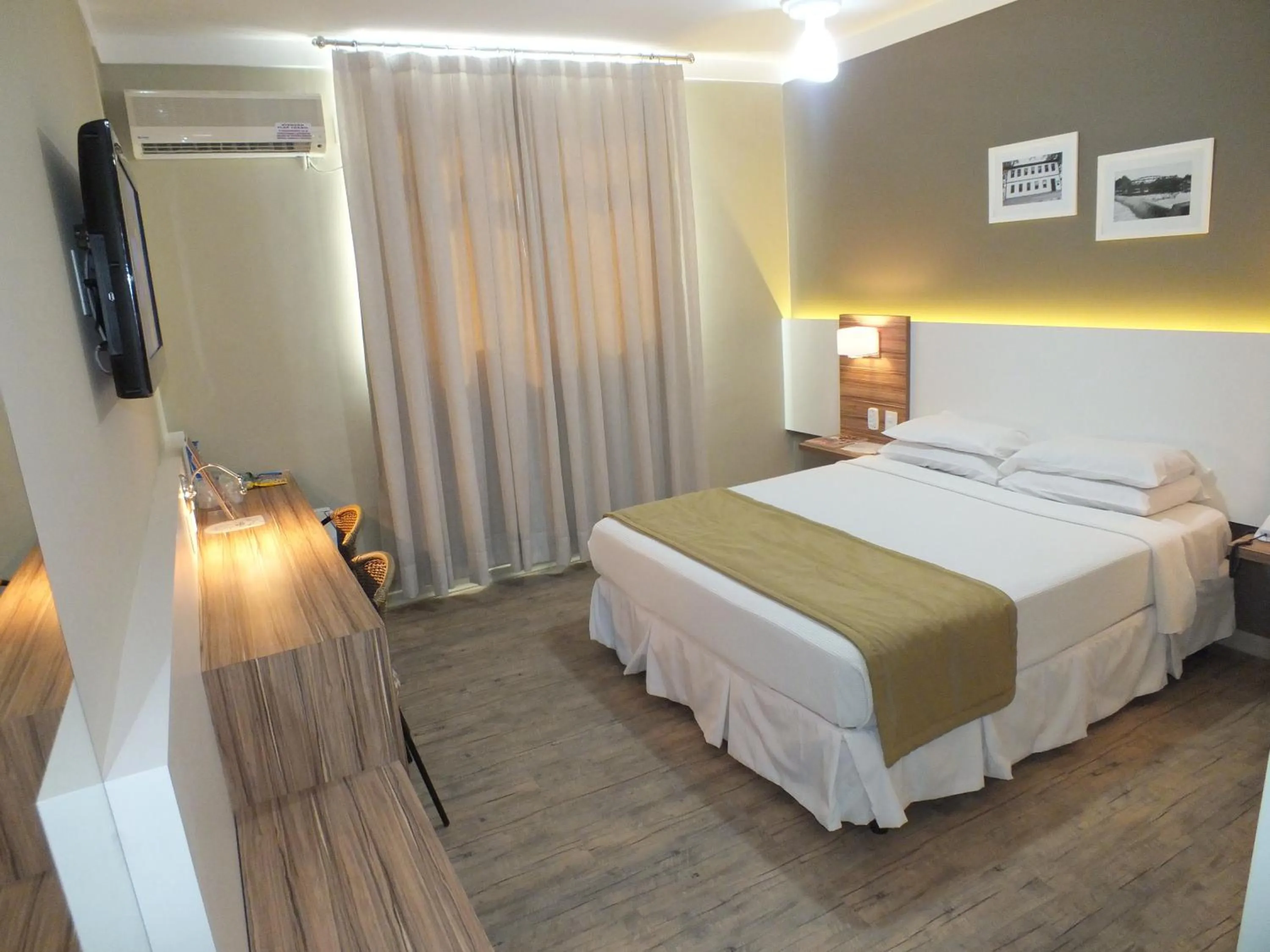 Bed in JB Palace Hotel