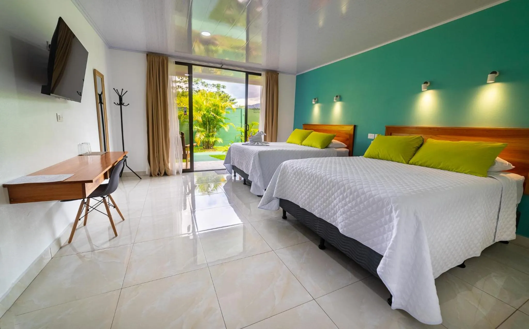 Photo of the whole room, Bed in Hotel Secreto La Fortuna