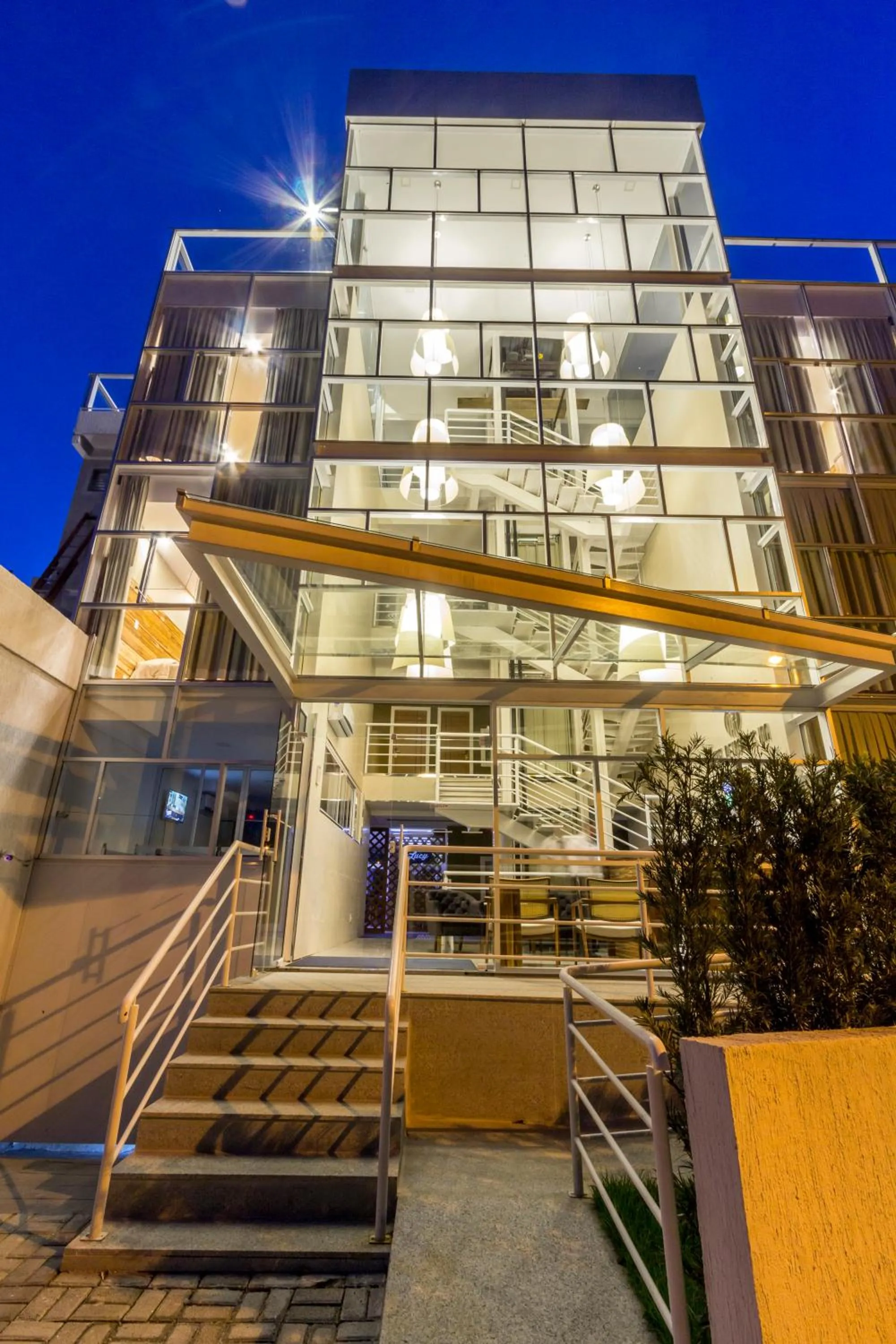 Facade/entrance in Hotel Petropolis Inn