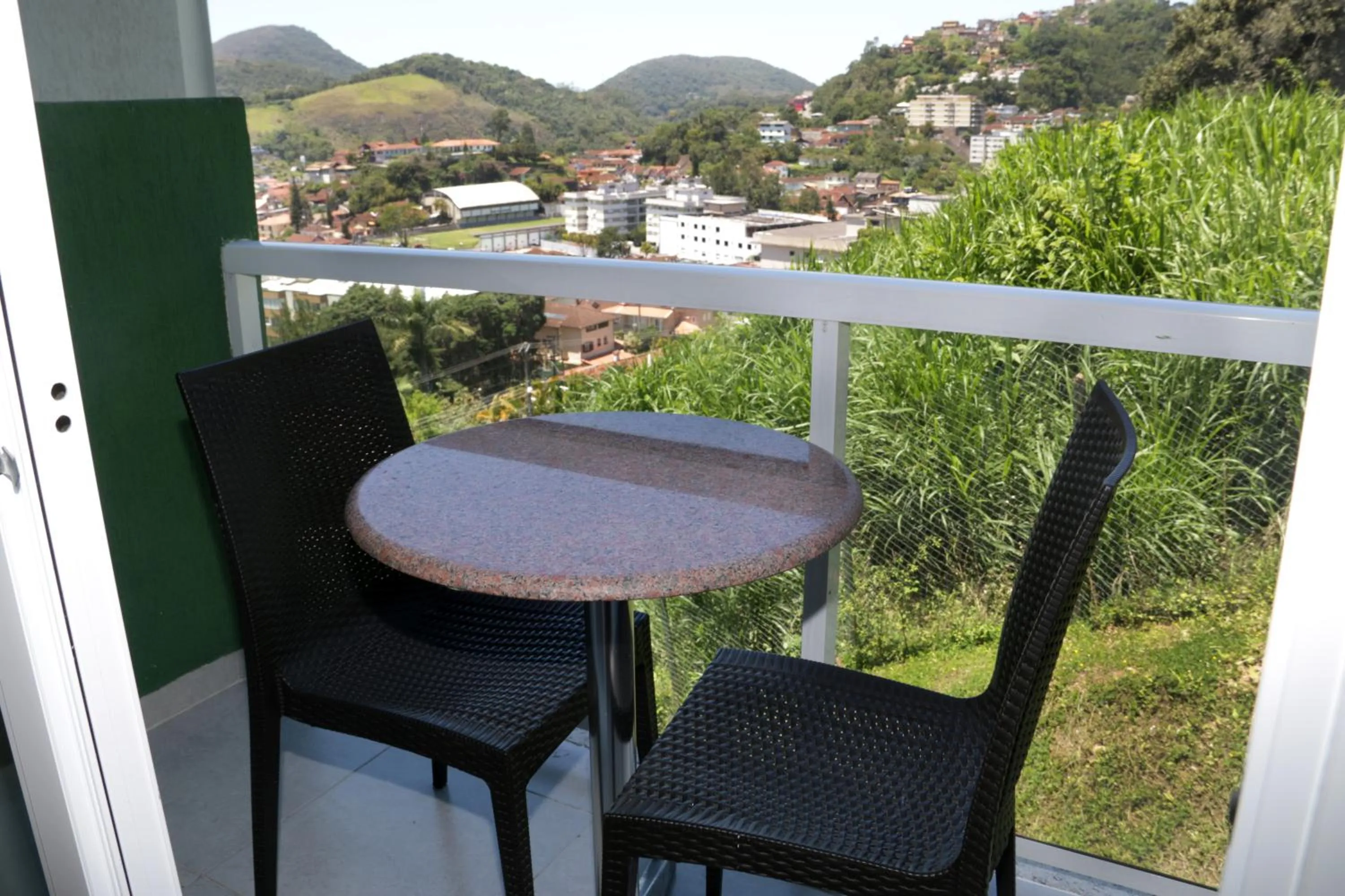 Patio in Hotel Petropolis Inn