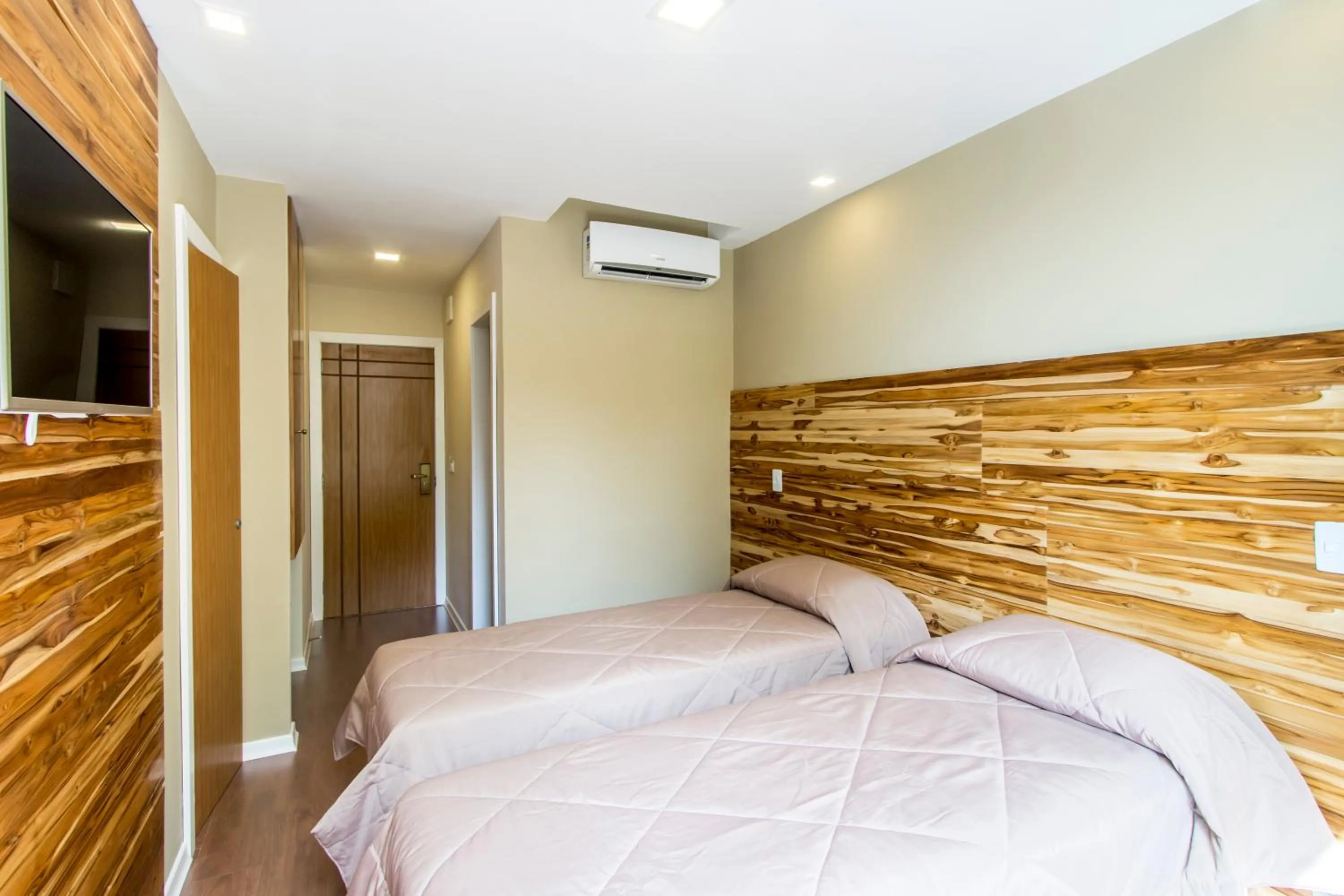 Bedroom, Bed in Hotel Petropolis Inn