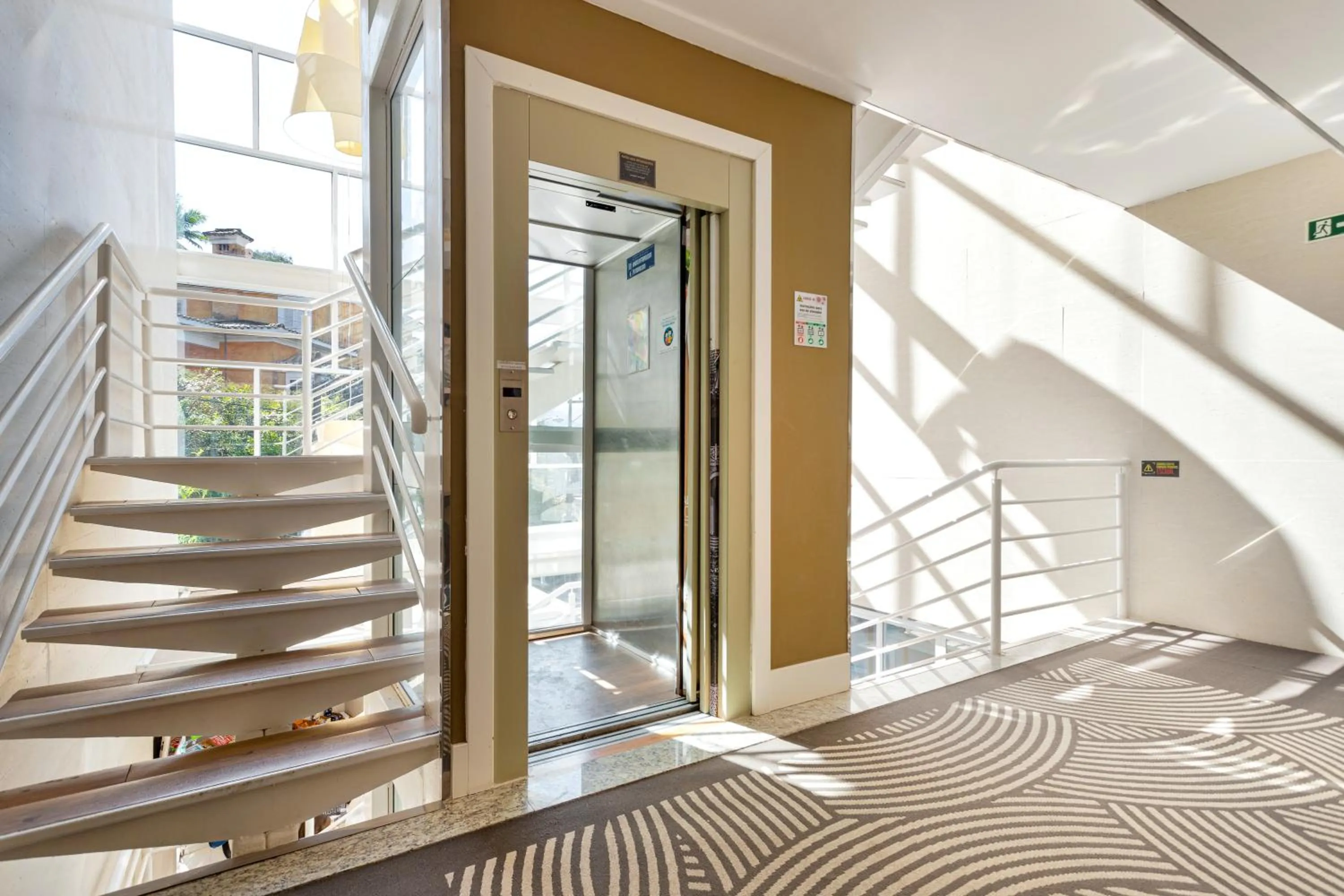 Facade/entrance in Hotel Petropolis Inn