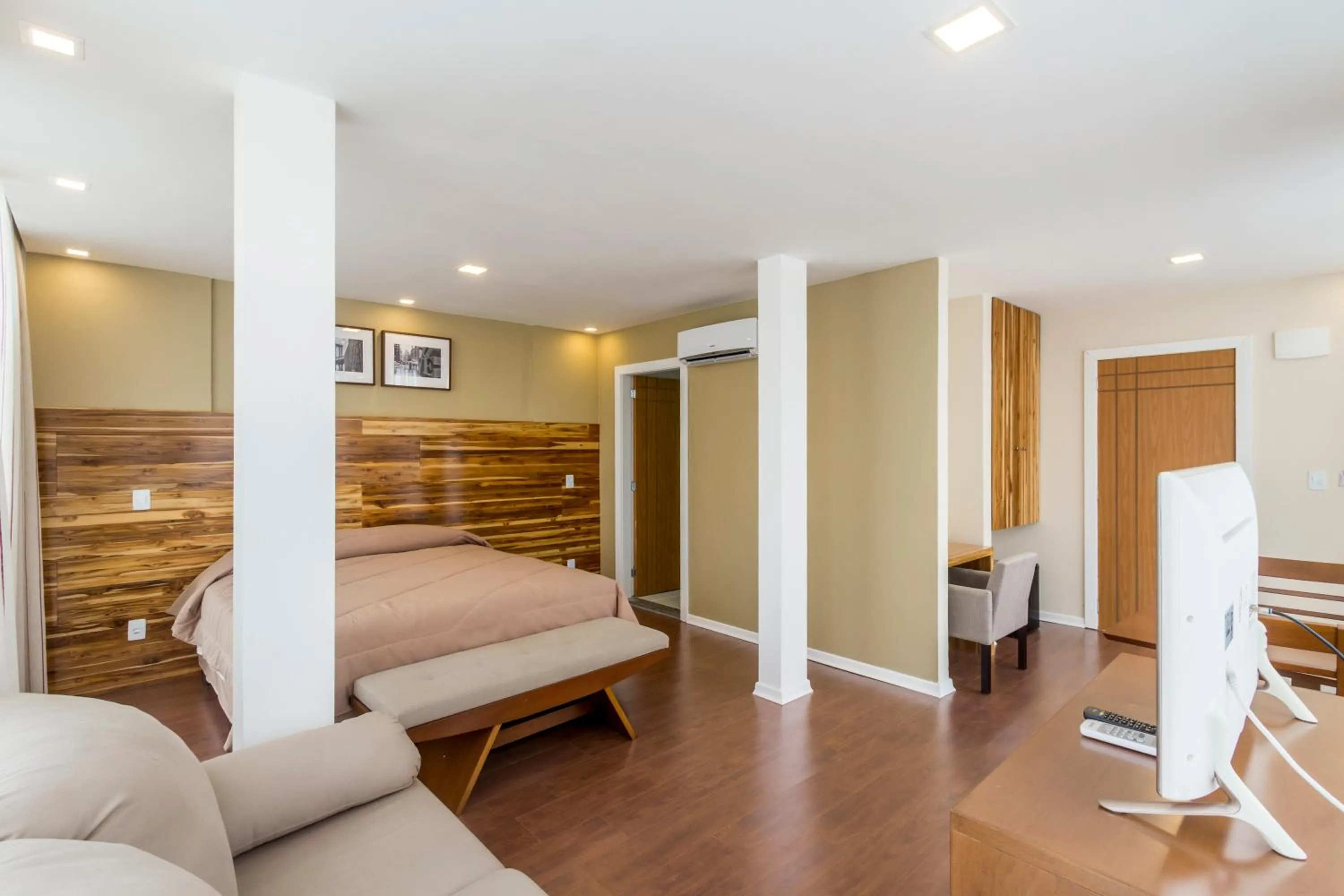 Bed in Hotel Petropolis Inn