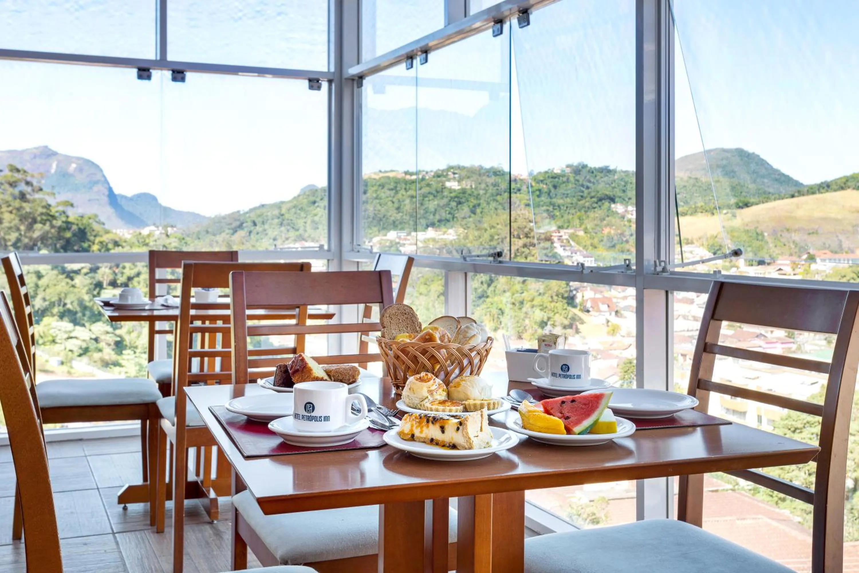 Breakfast in Hotel Petropolis Inn