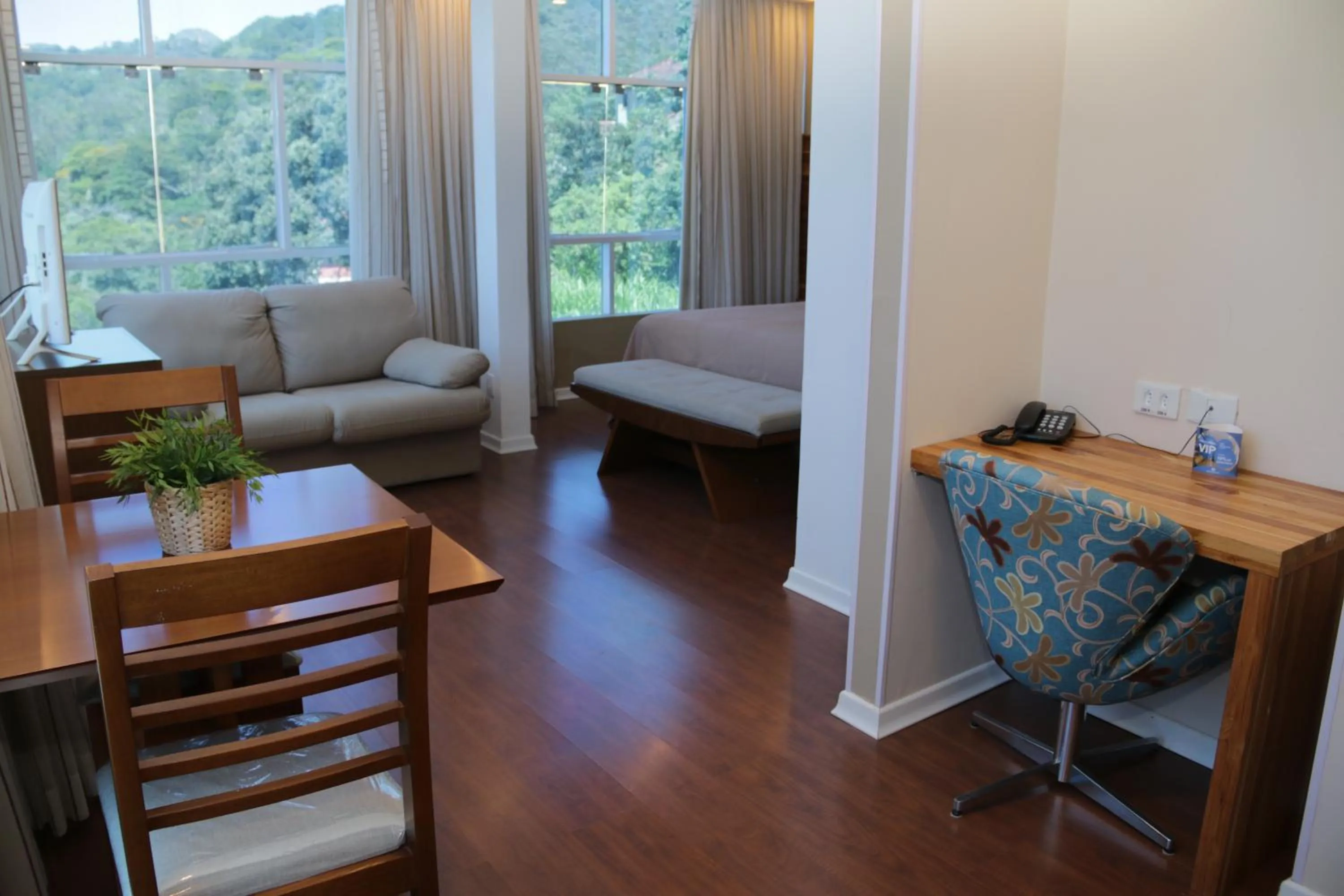 Dining area in Hotel Petropolis Inn