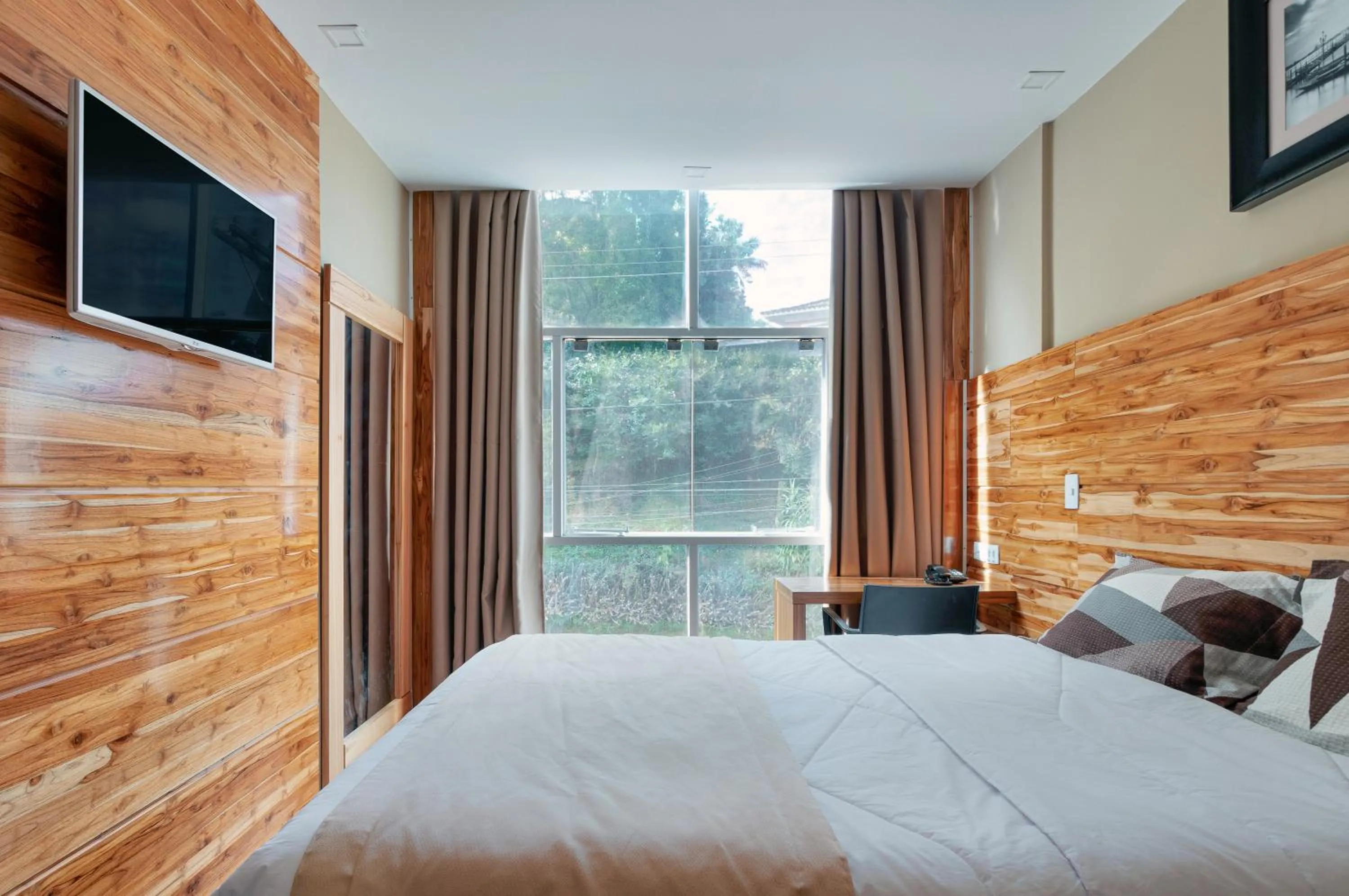Bedroom, Bed in Hotel Petropolis Inn