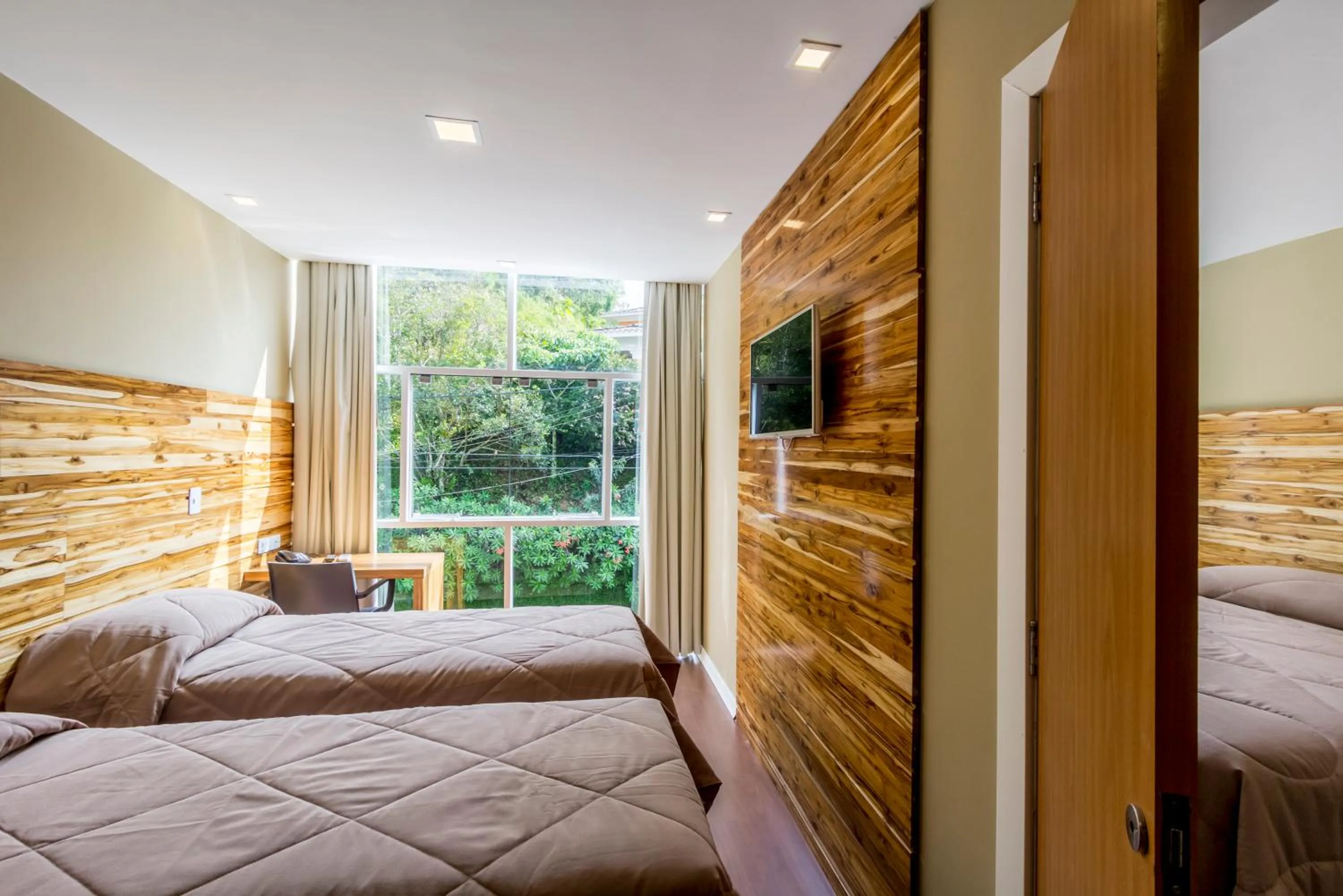 Bedroom, Bed in Hotel Petropolis Inn