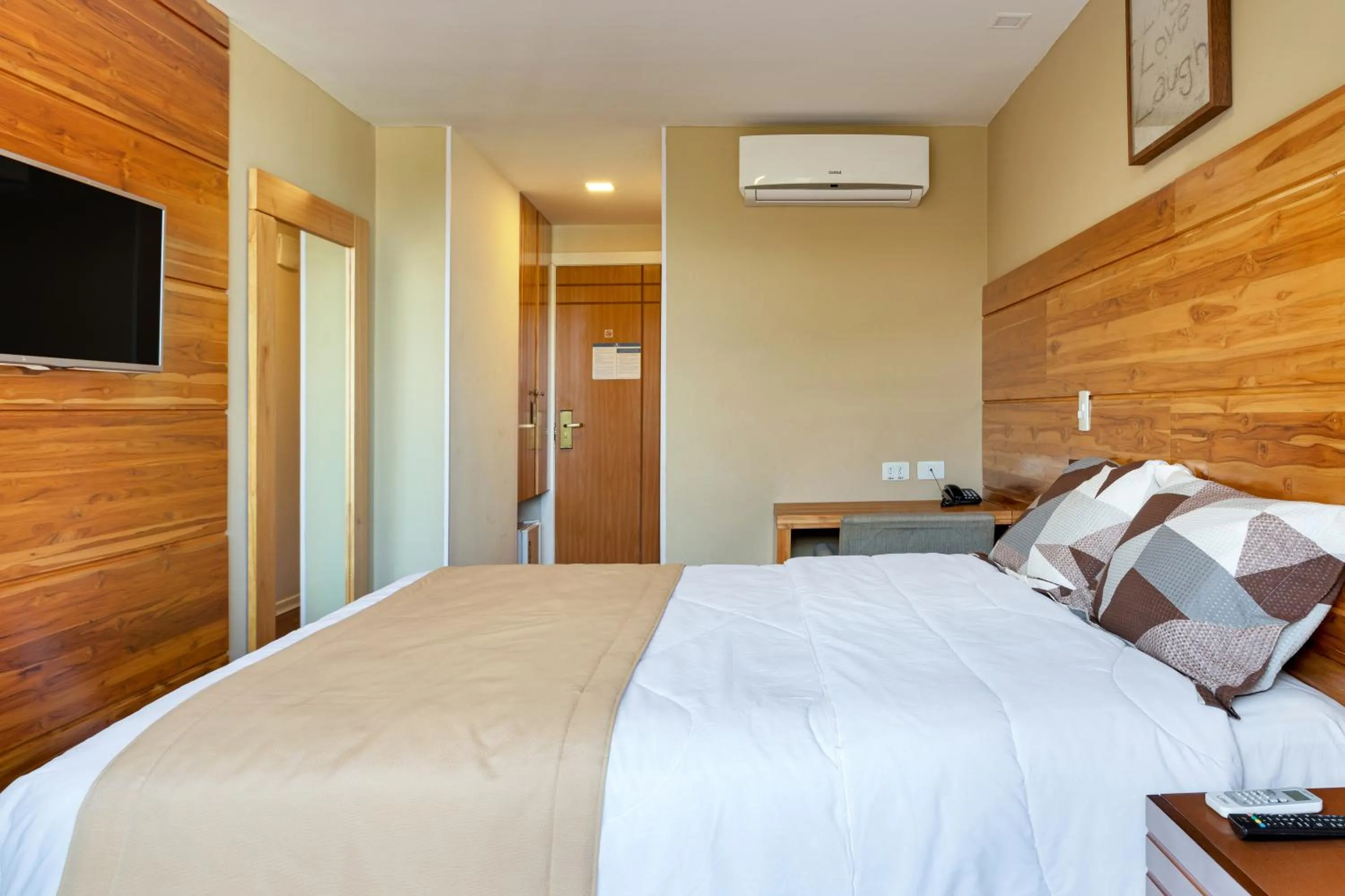 Bedroom, Bed in Hotel Petropolis Inn