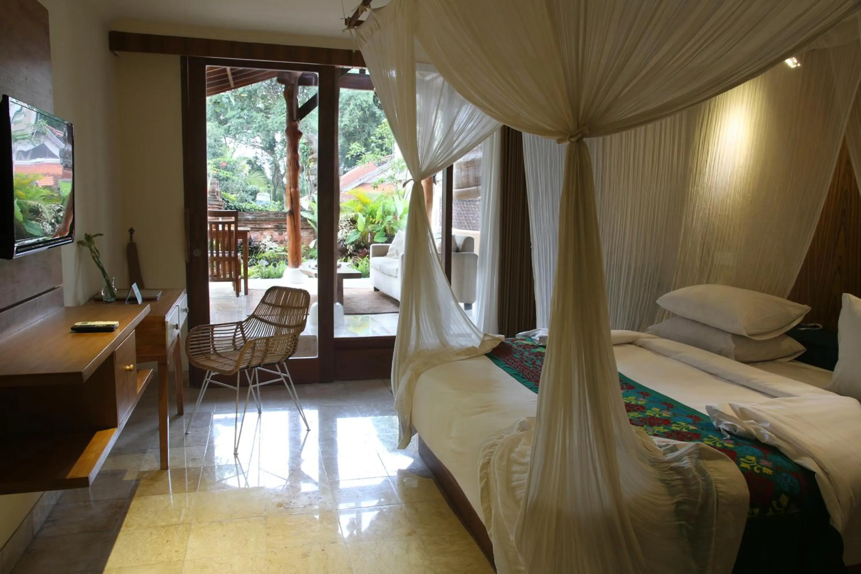 Photo of the whole room, Bed in Sapodilla Ubud