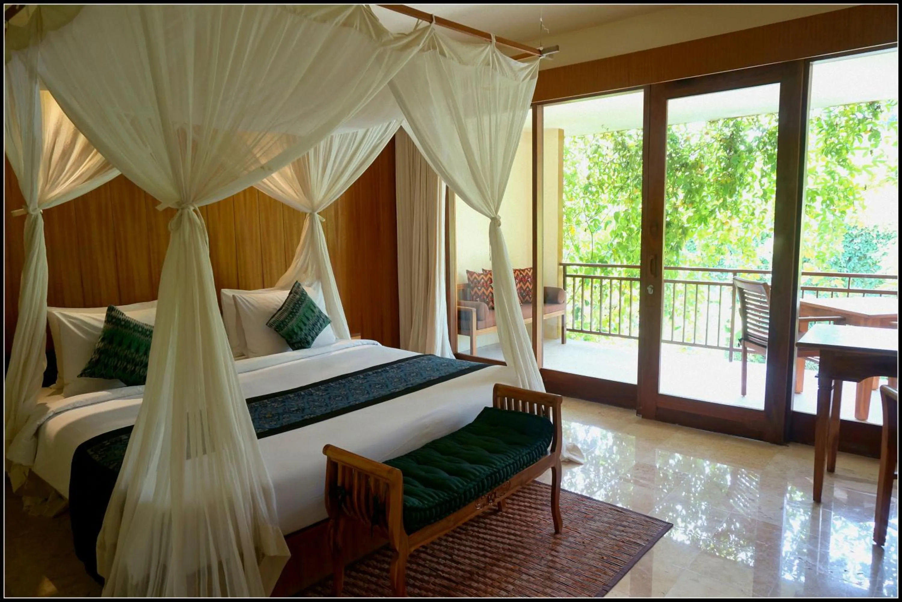 Photo of the whole room, Bed in Sapodilla Ubud