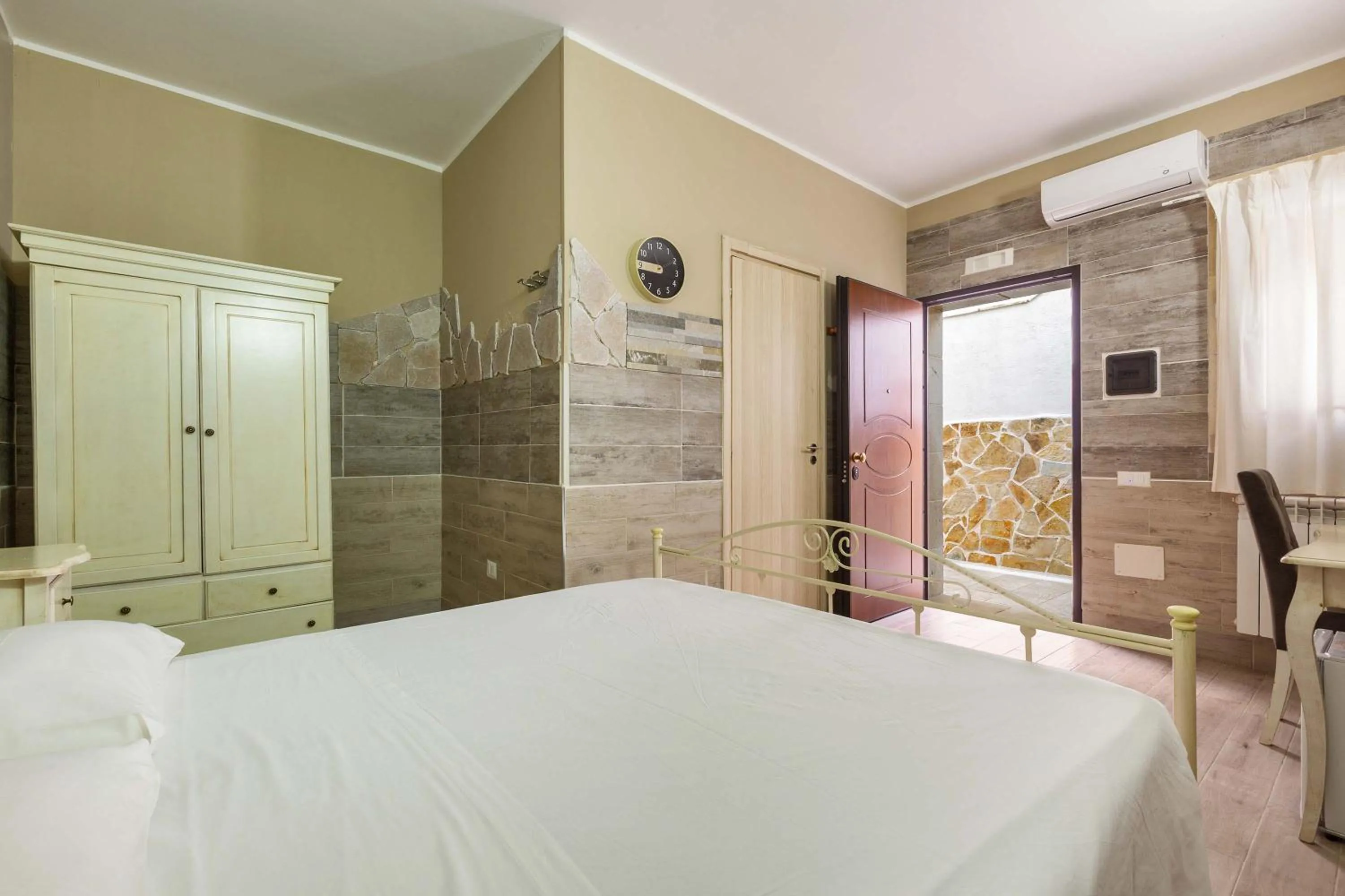 Bedroom, Bed in Re Sole Resort&Spa