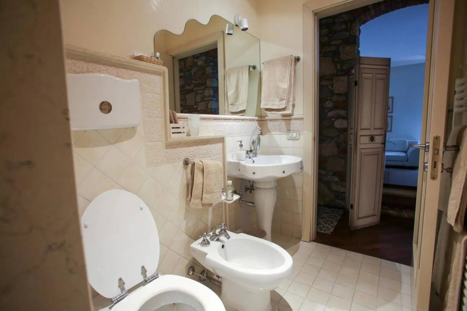 Shower in Pietra E Glicine B&B