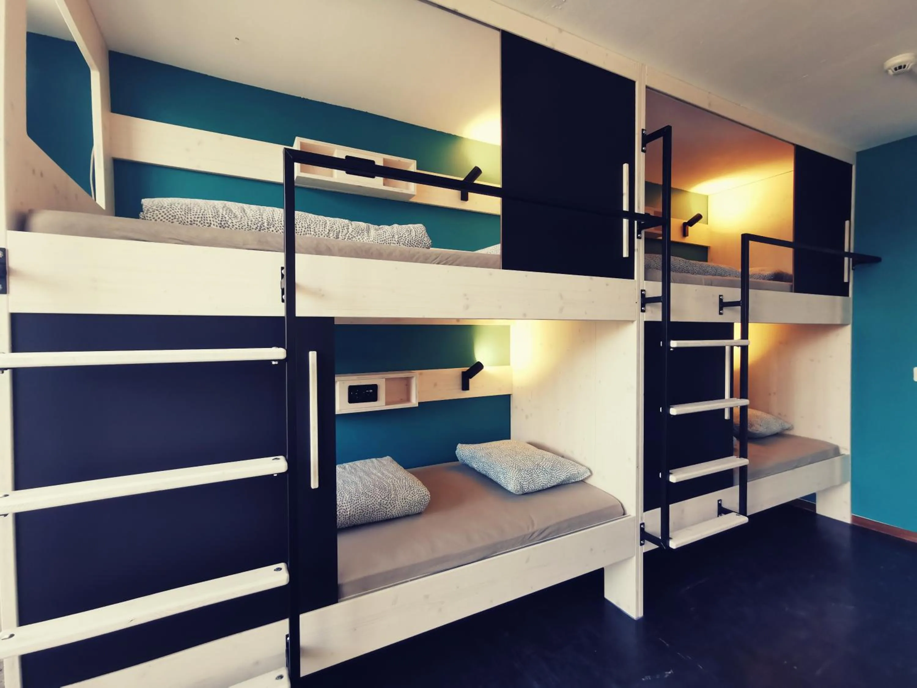 Single Bed in 4-Bed Female Dormitory Room with Shared Bathroom in Backpackers Luzern