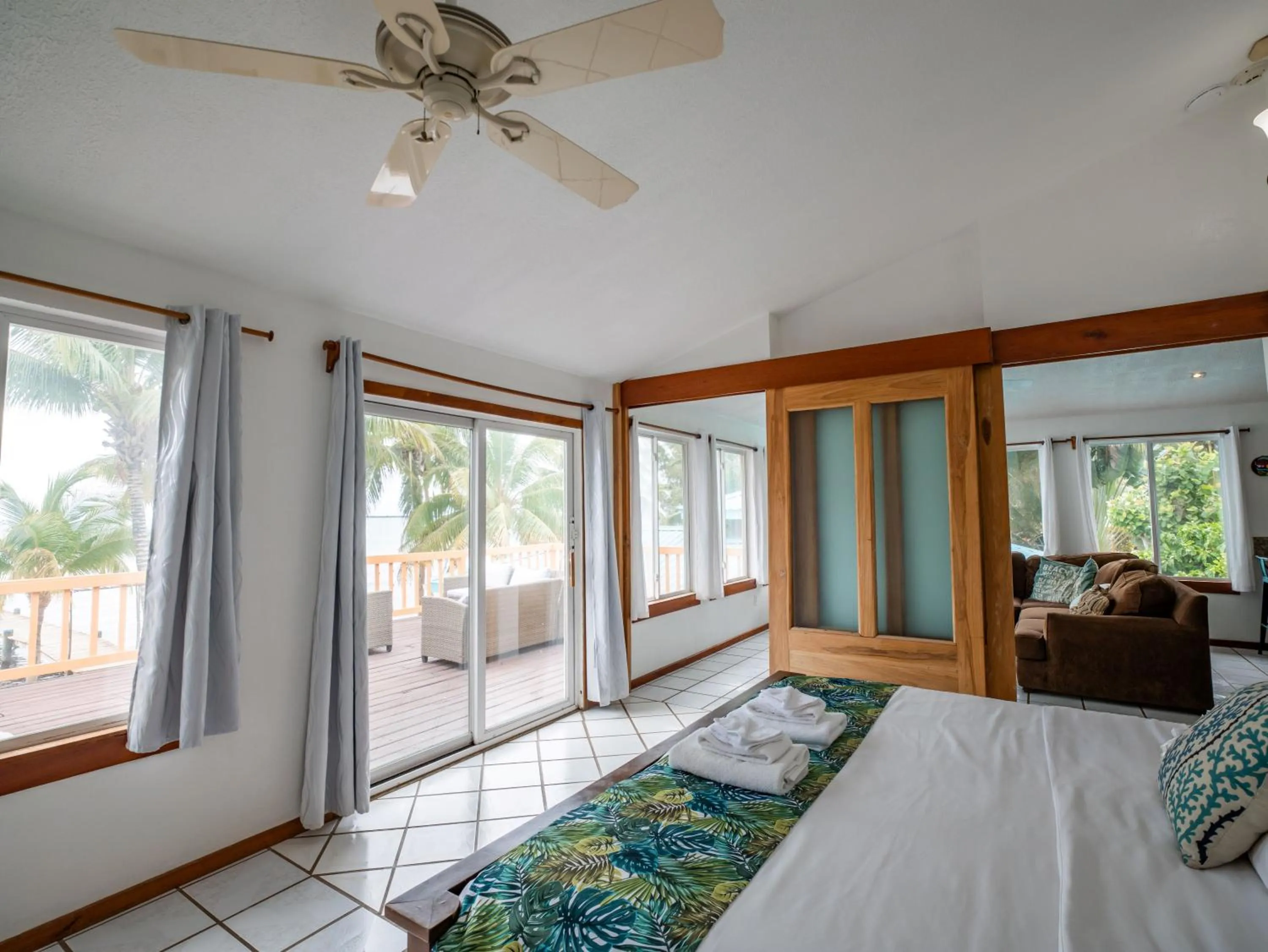 Bedroom, Bed in Maya Beach Hotel