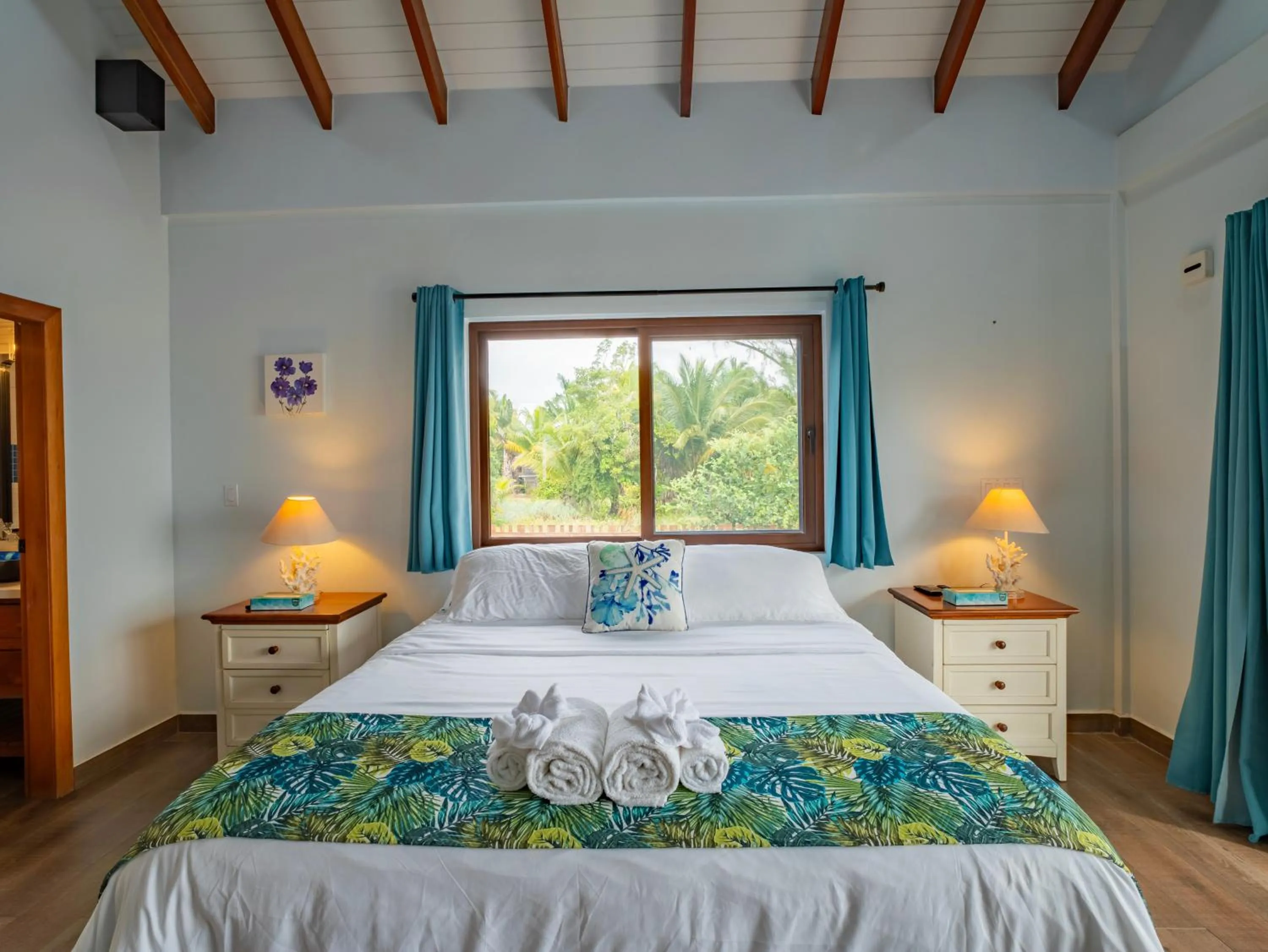 Bedroom, Bed in Maya Beach Hotel
