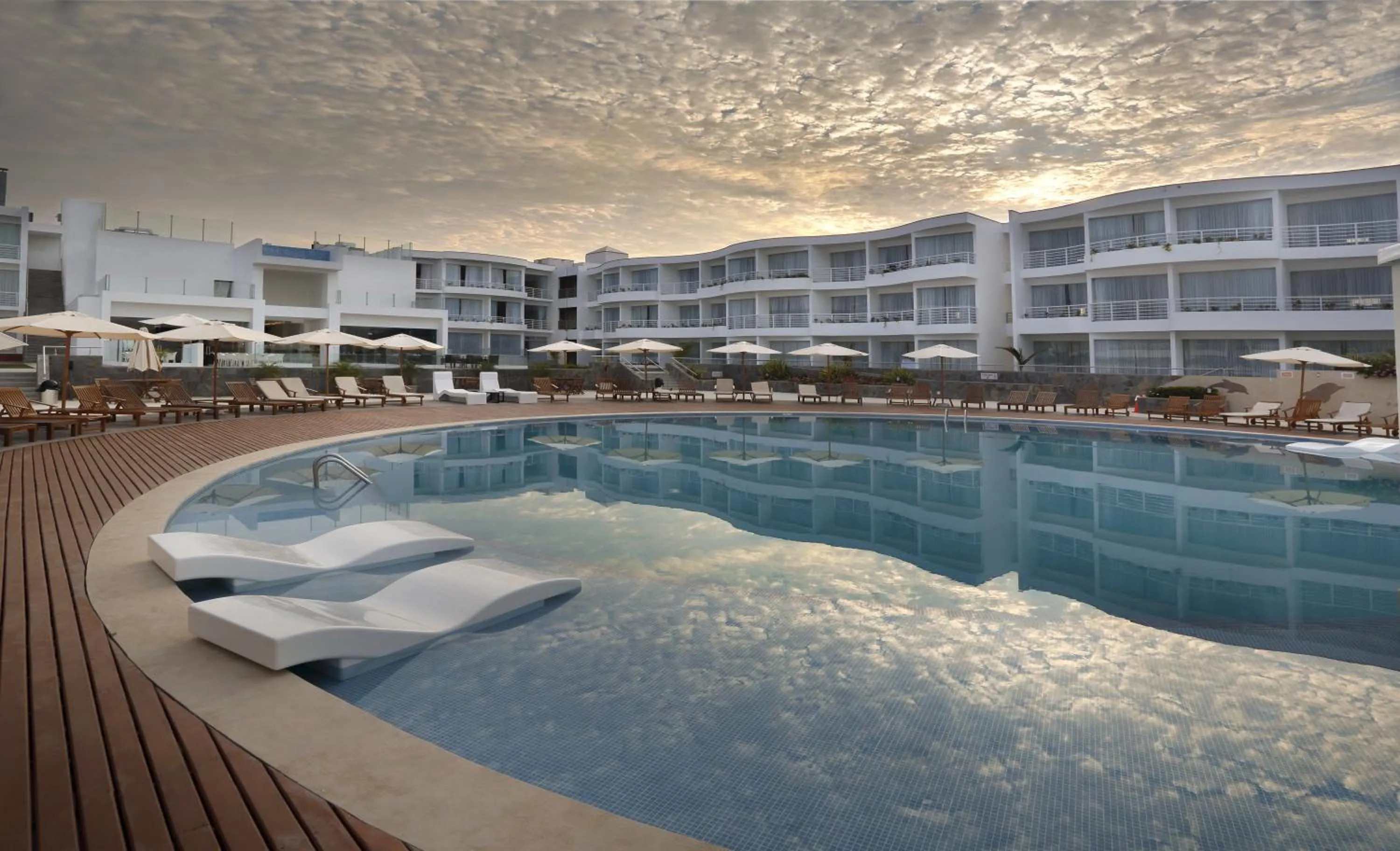 Pool view in VPX Hotel