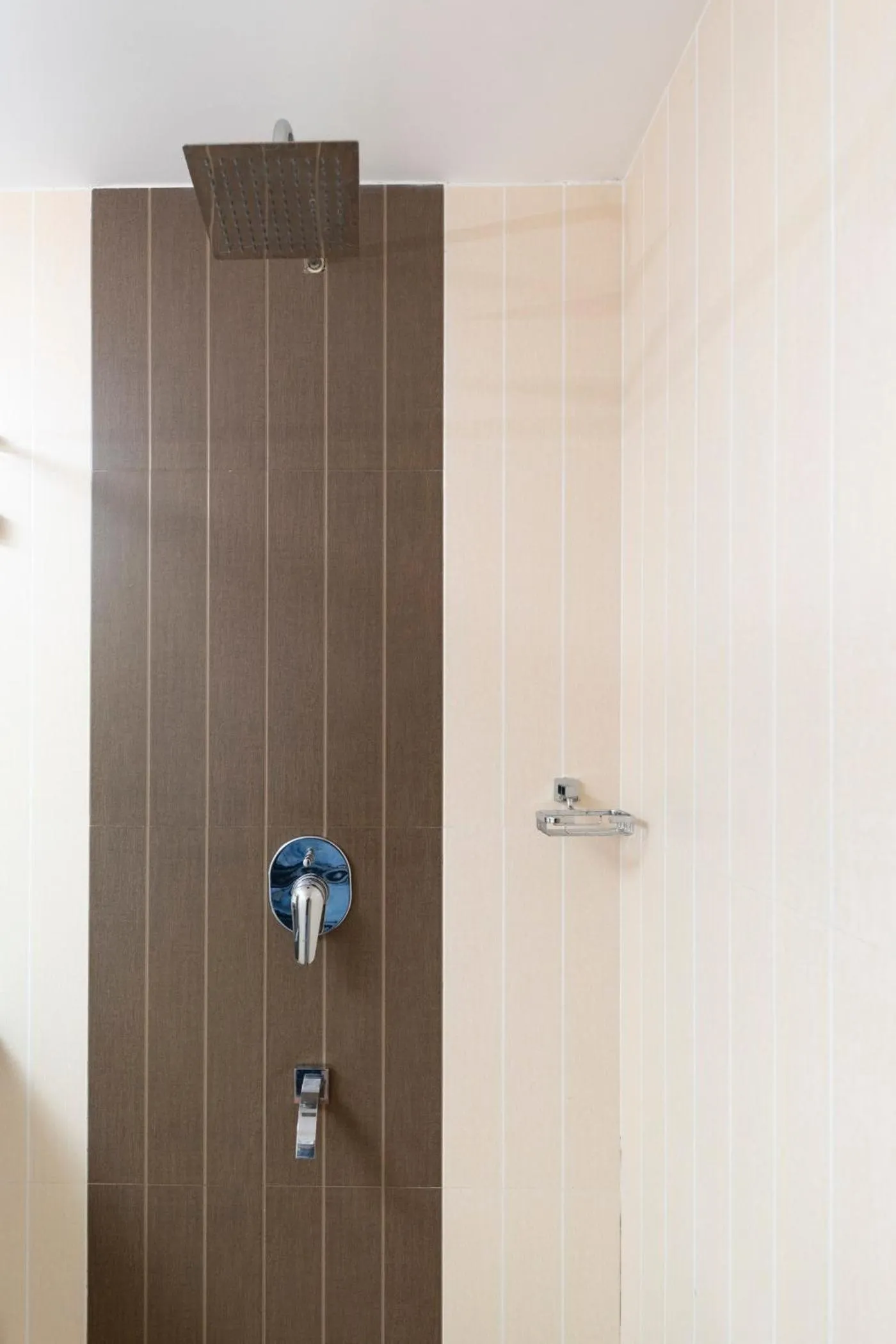 Shower in Melheim Kandy Villas