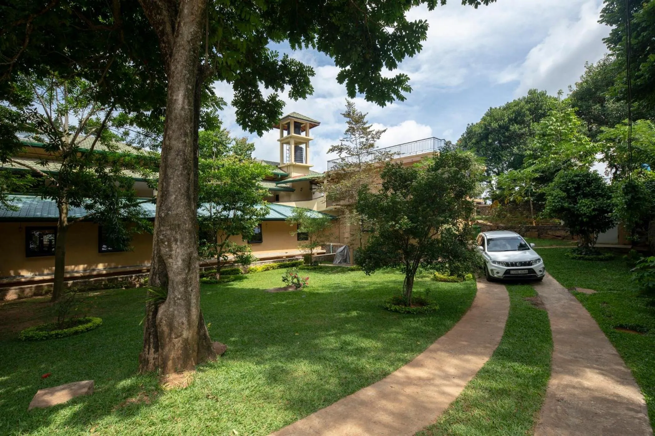Garden in Melheim Kandy Villas