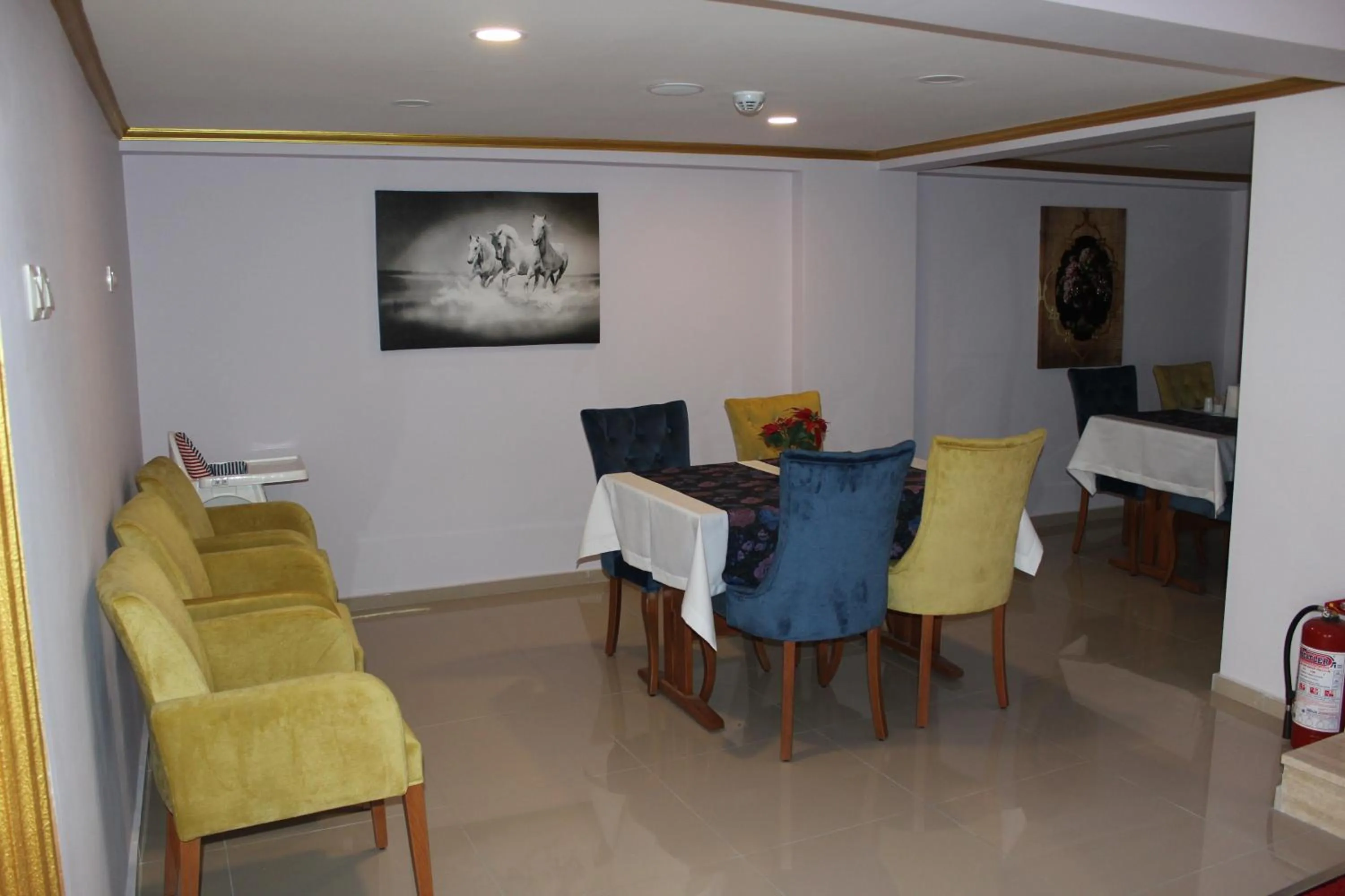 Restaurant/places to eat in Safran Palas