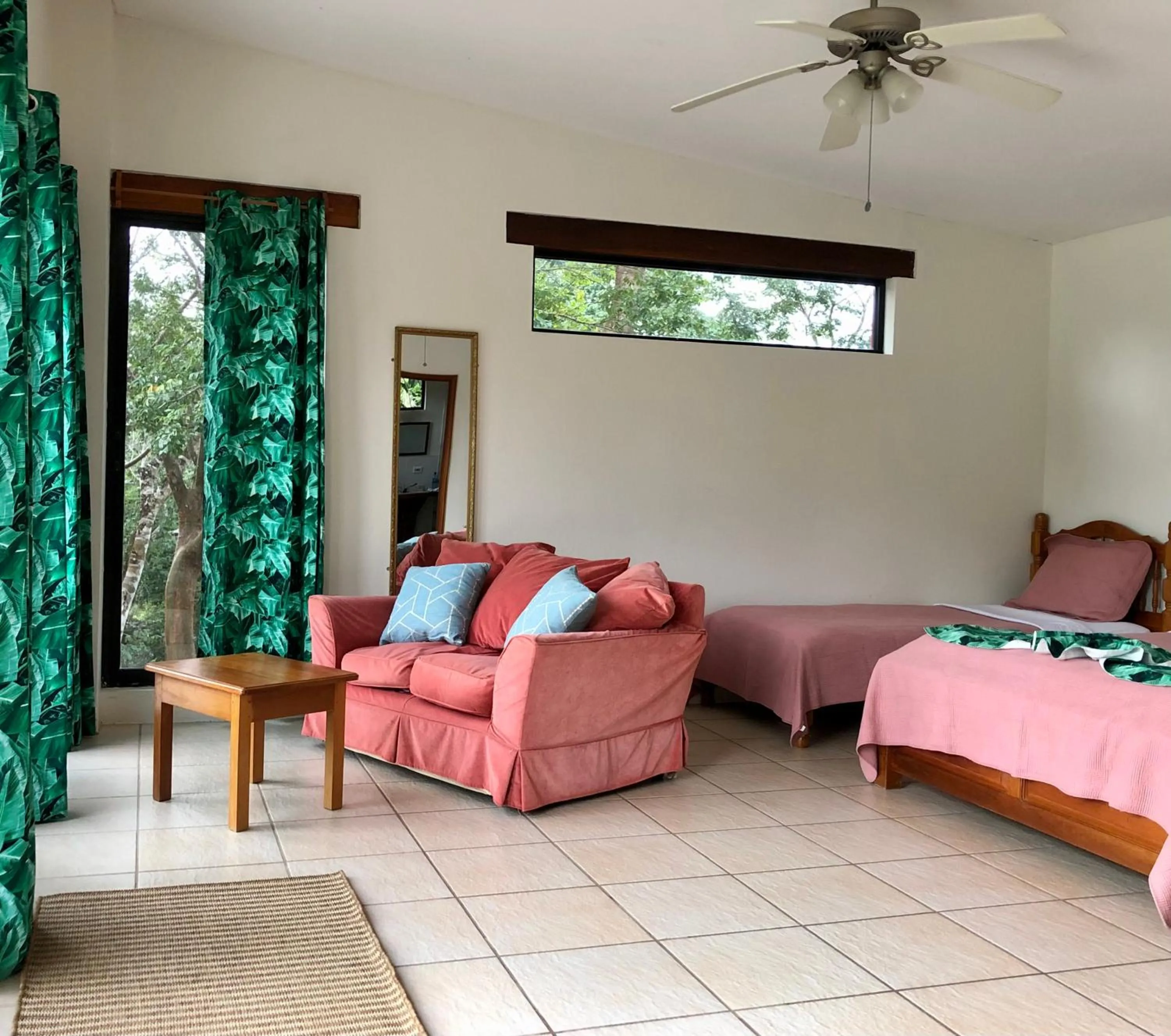 Seating area in Gumbo Limbo Jungle Resort