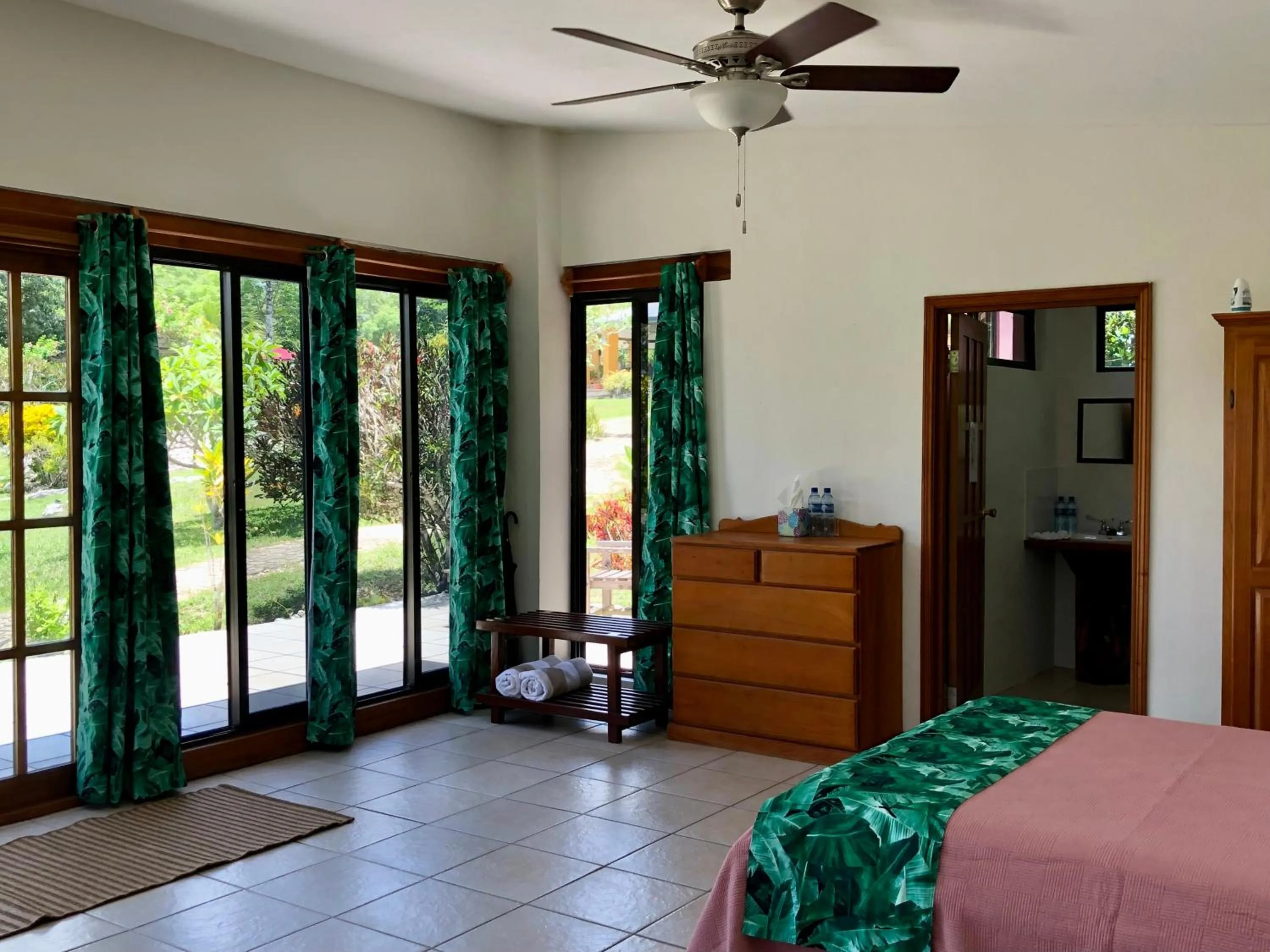 Bedroom in Gumbo Limbo Jungle Resort