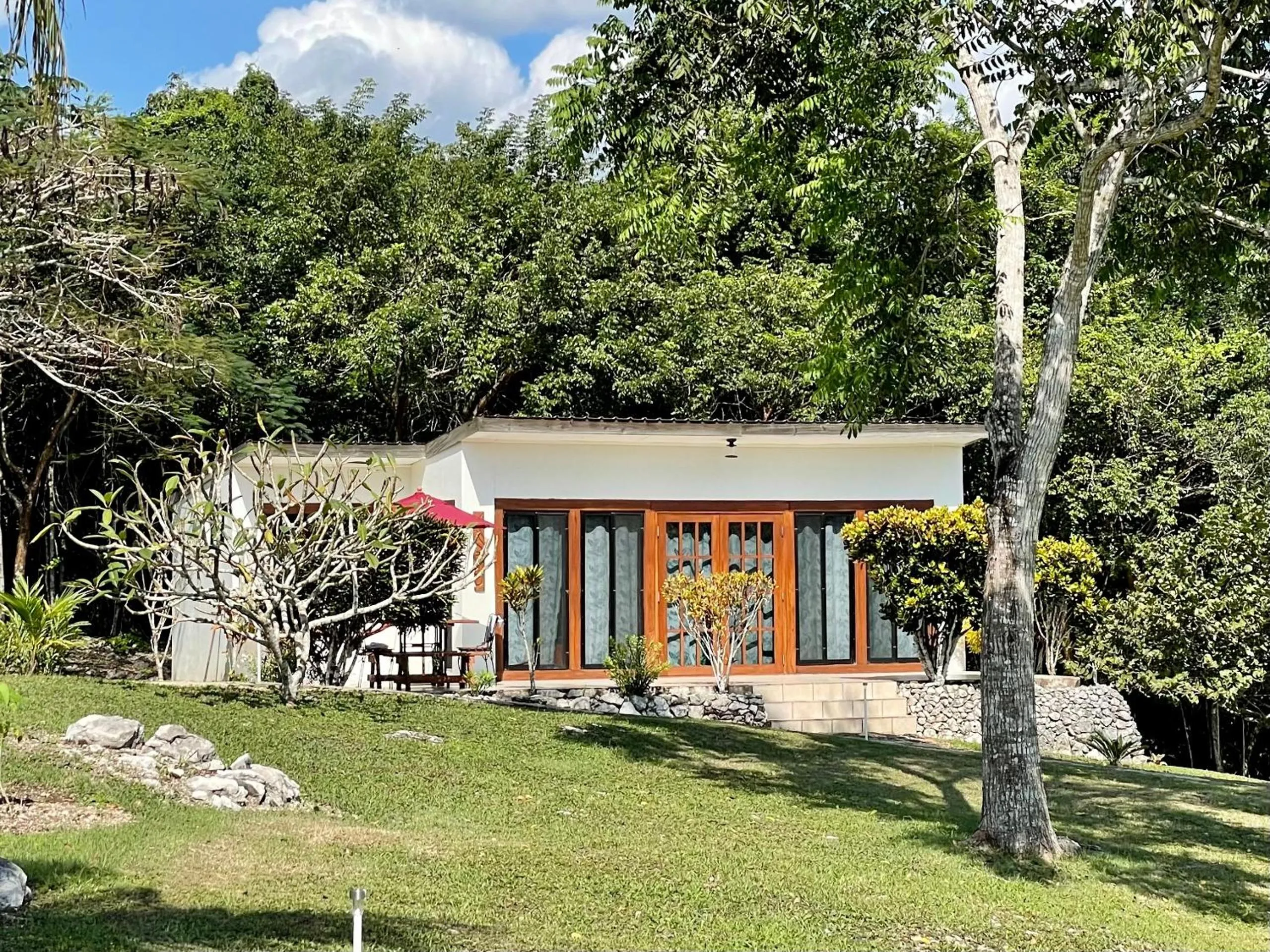 Garden view in Gumbo Limbo Jungle Resort