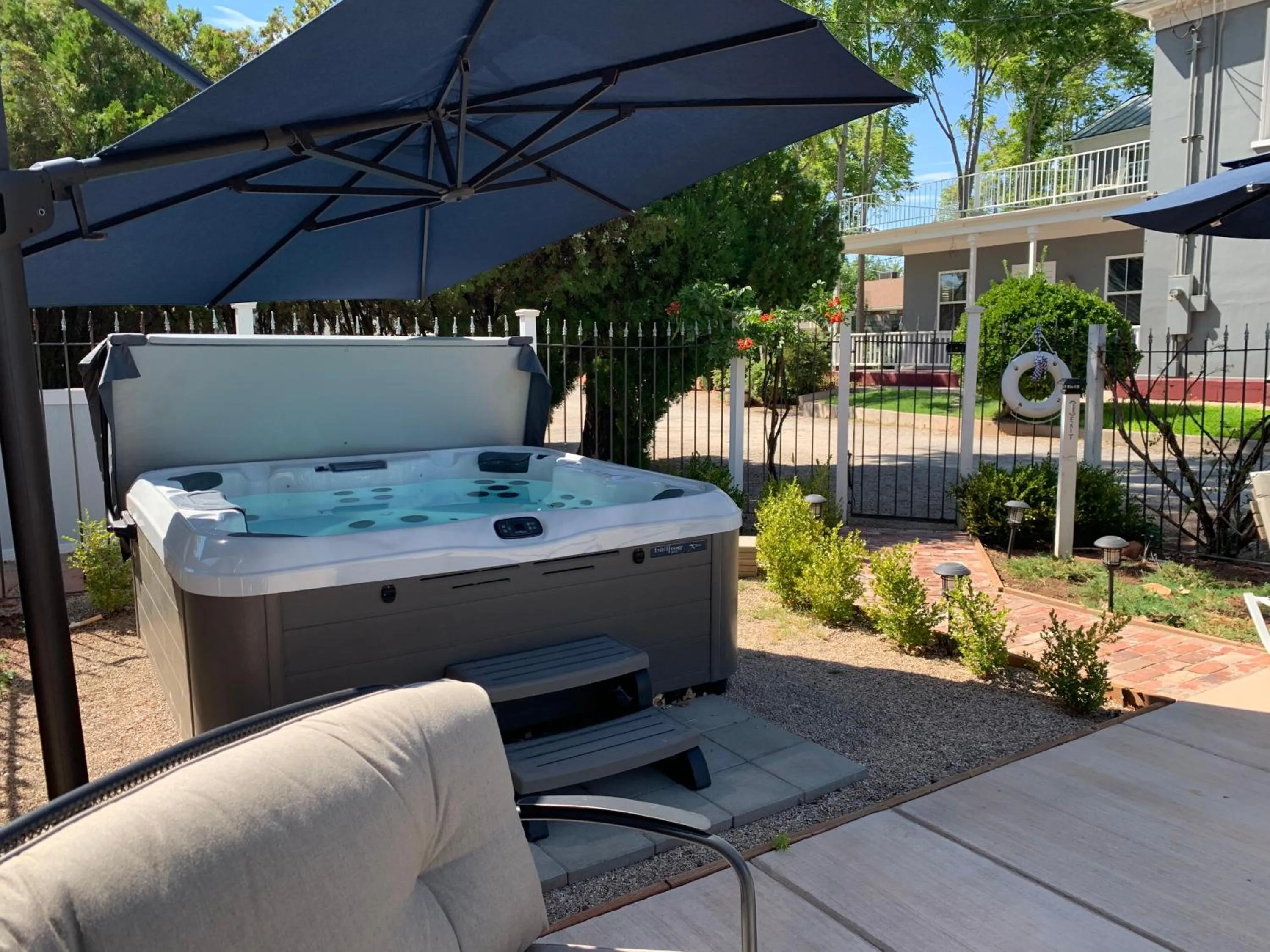 Hot Tub in The Cottage at 241 North