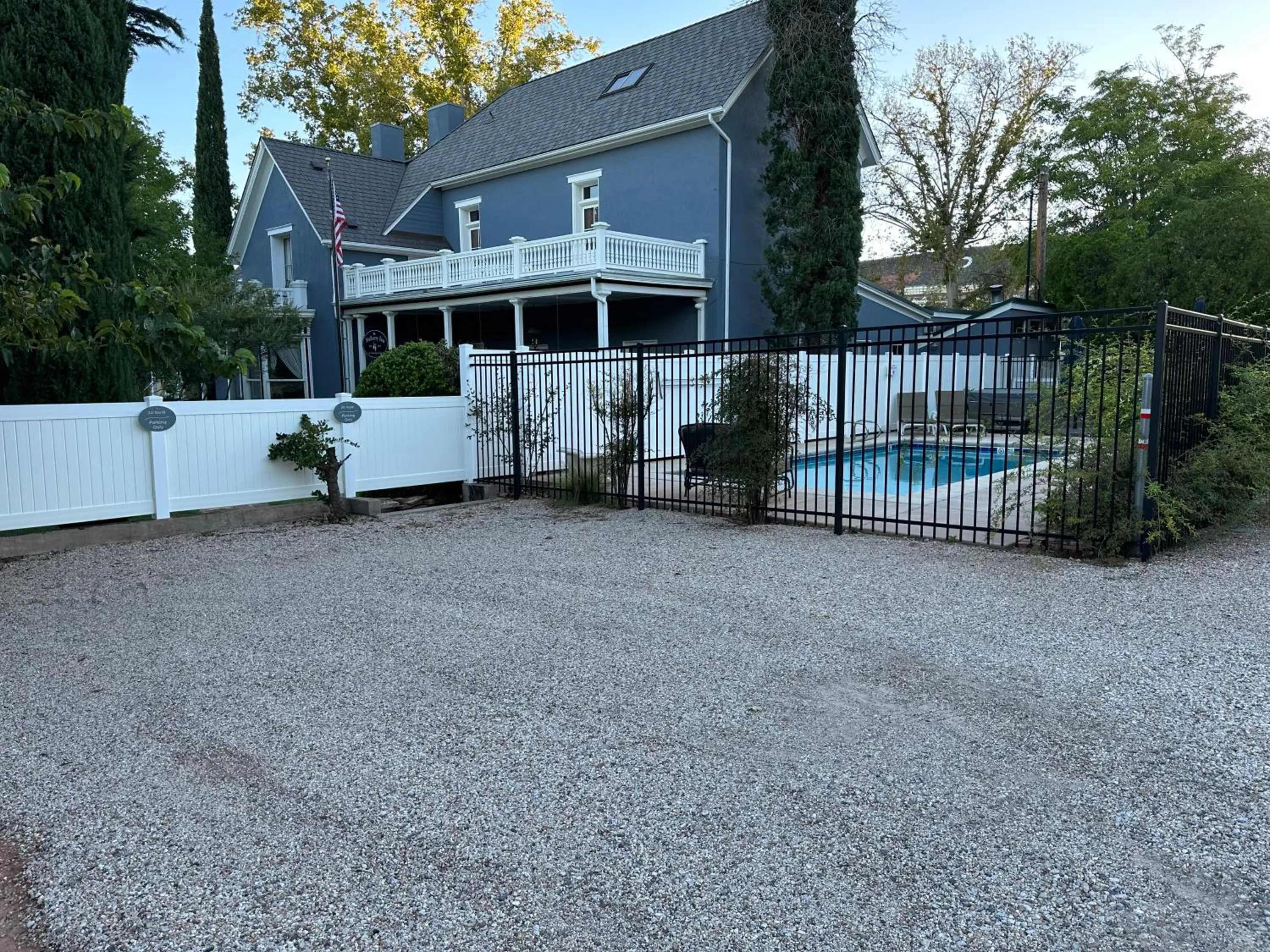 Parking in The Cottage at 241 North