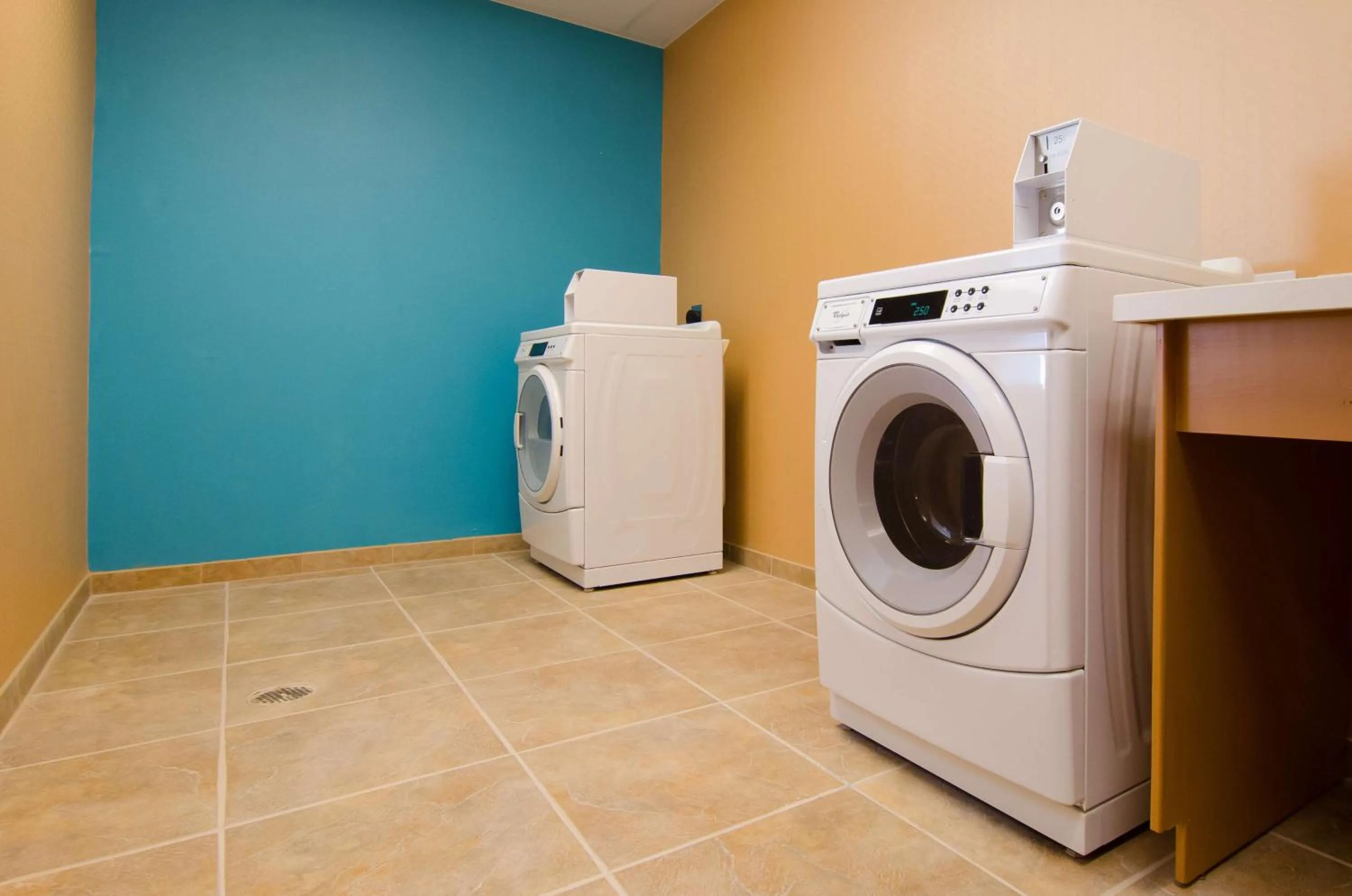 Property building in Hampton Inn & Suites Huntsville