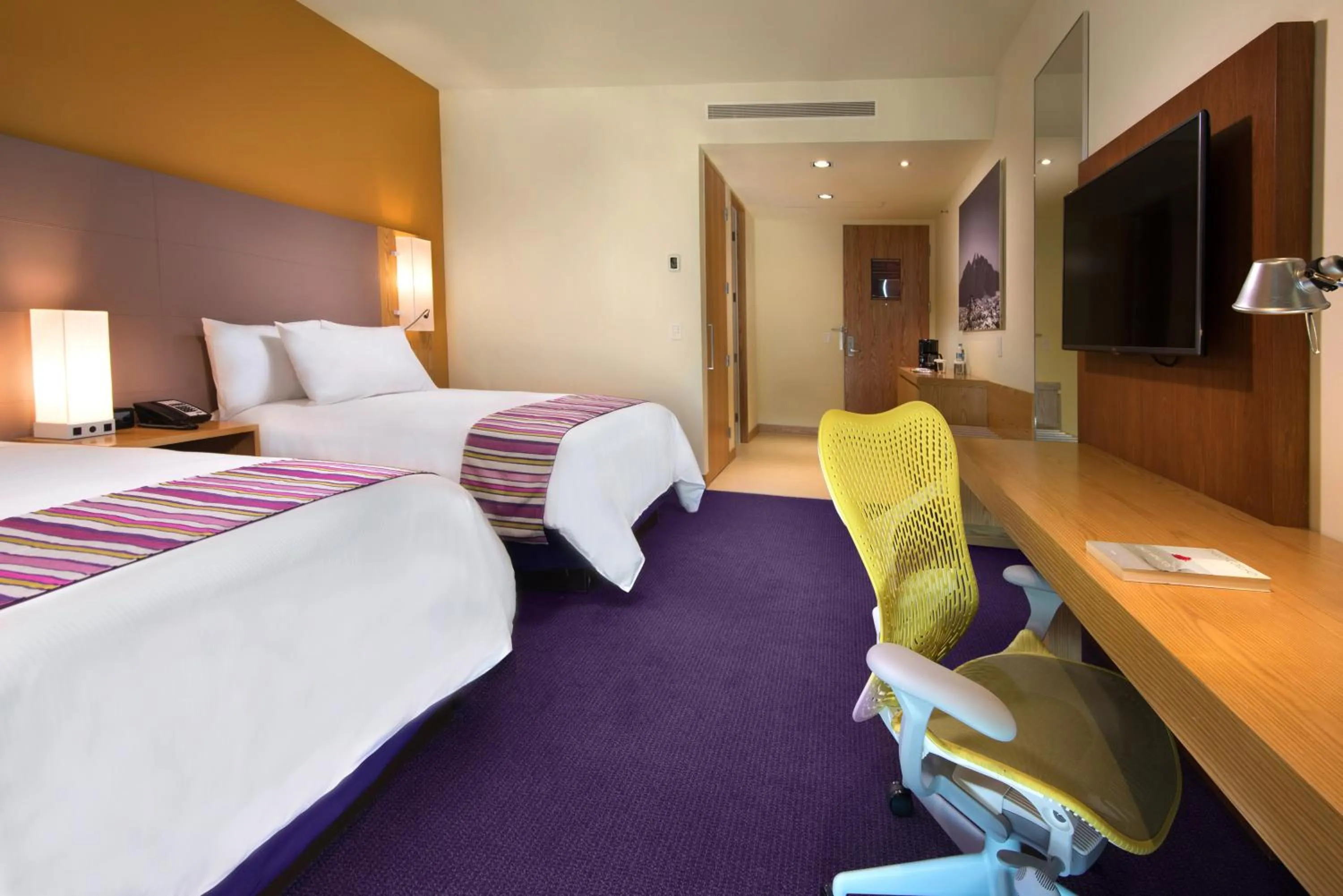 Bed in Hilton Garden Inn Monterrey Airport