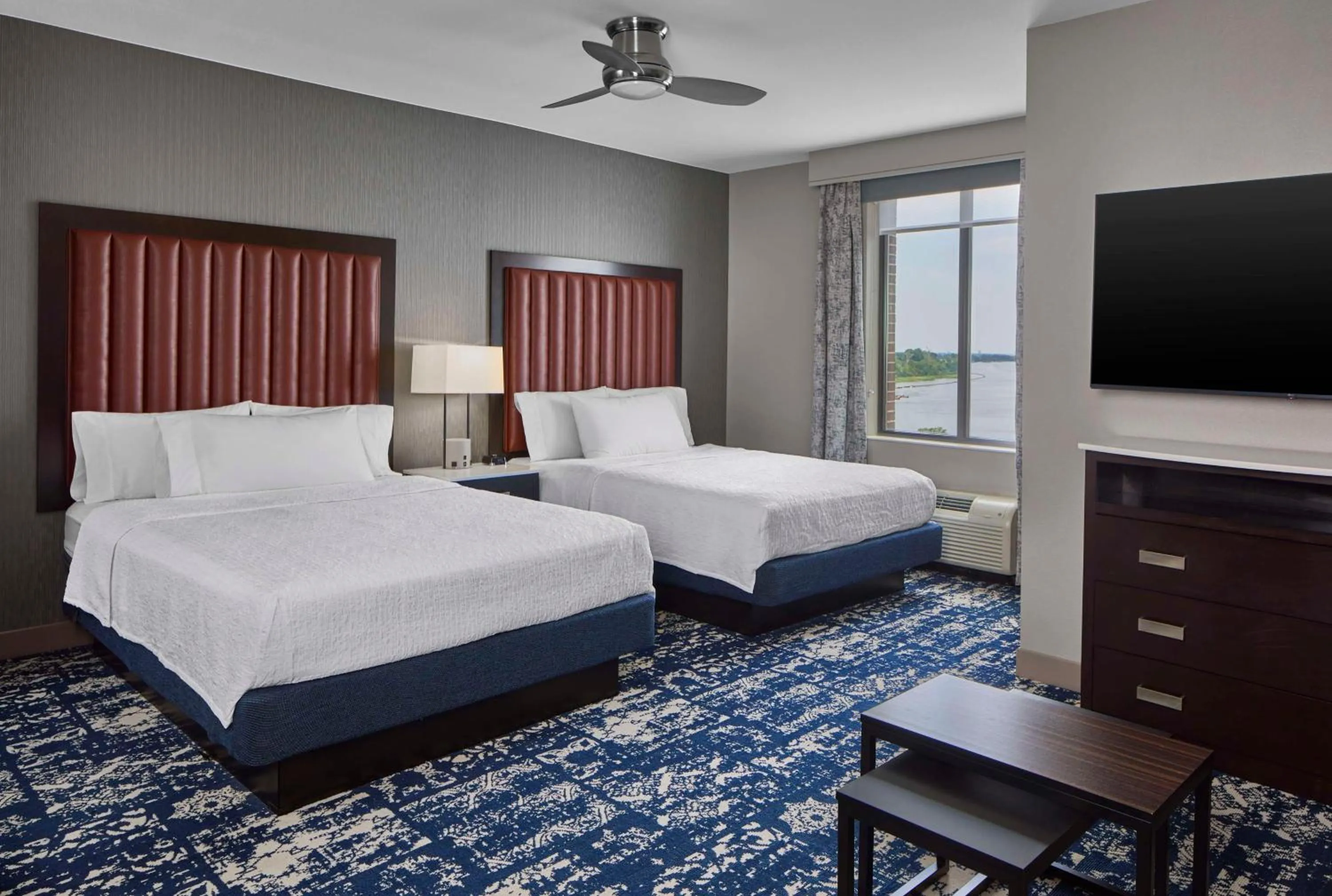 Bed in Homewood Suites Savannah Historic District/Riverfront