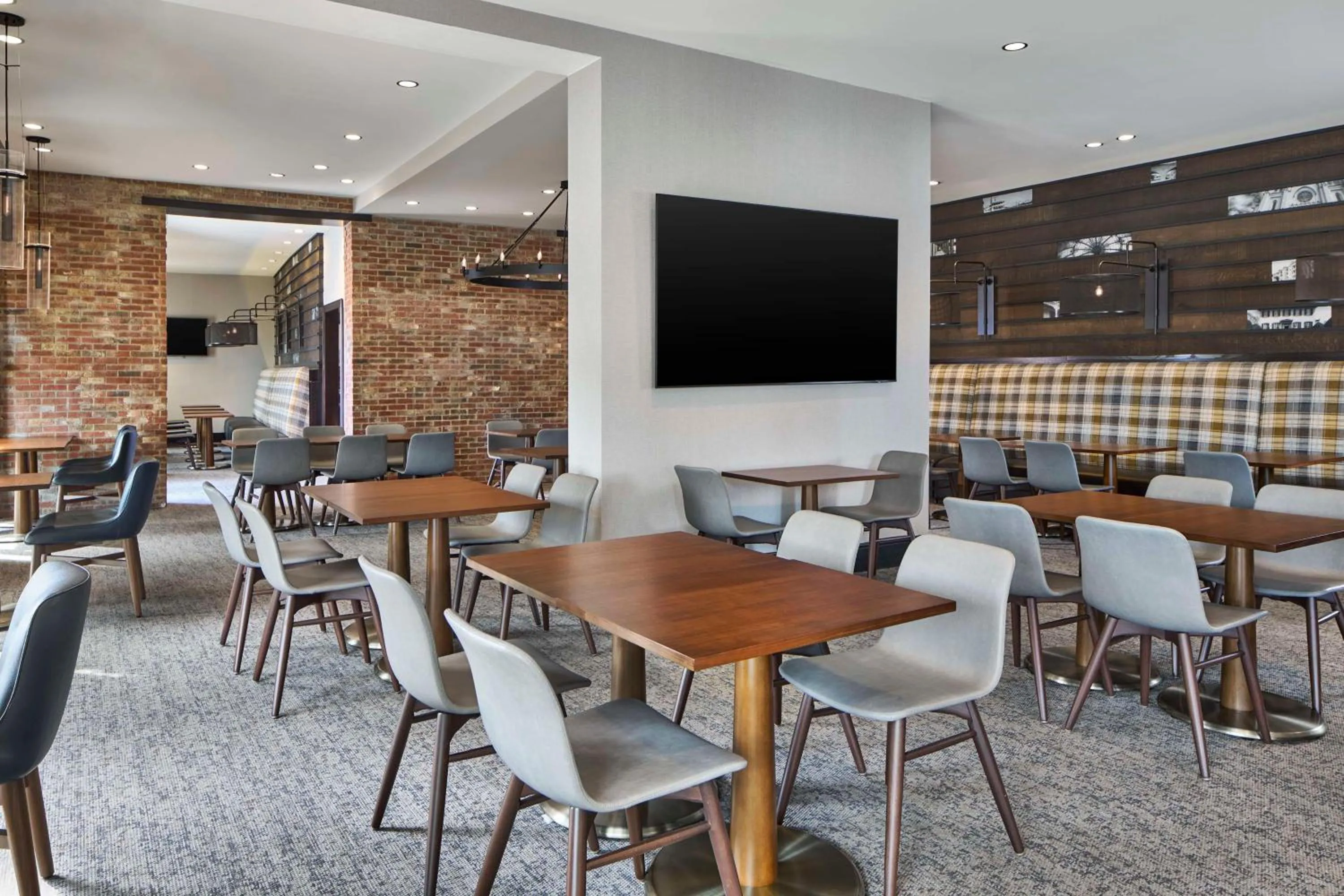 Breakfast in Homewood Suites Savannah Historic District/Riverfront