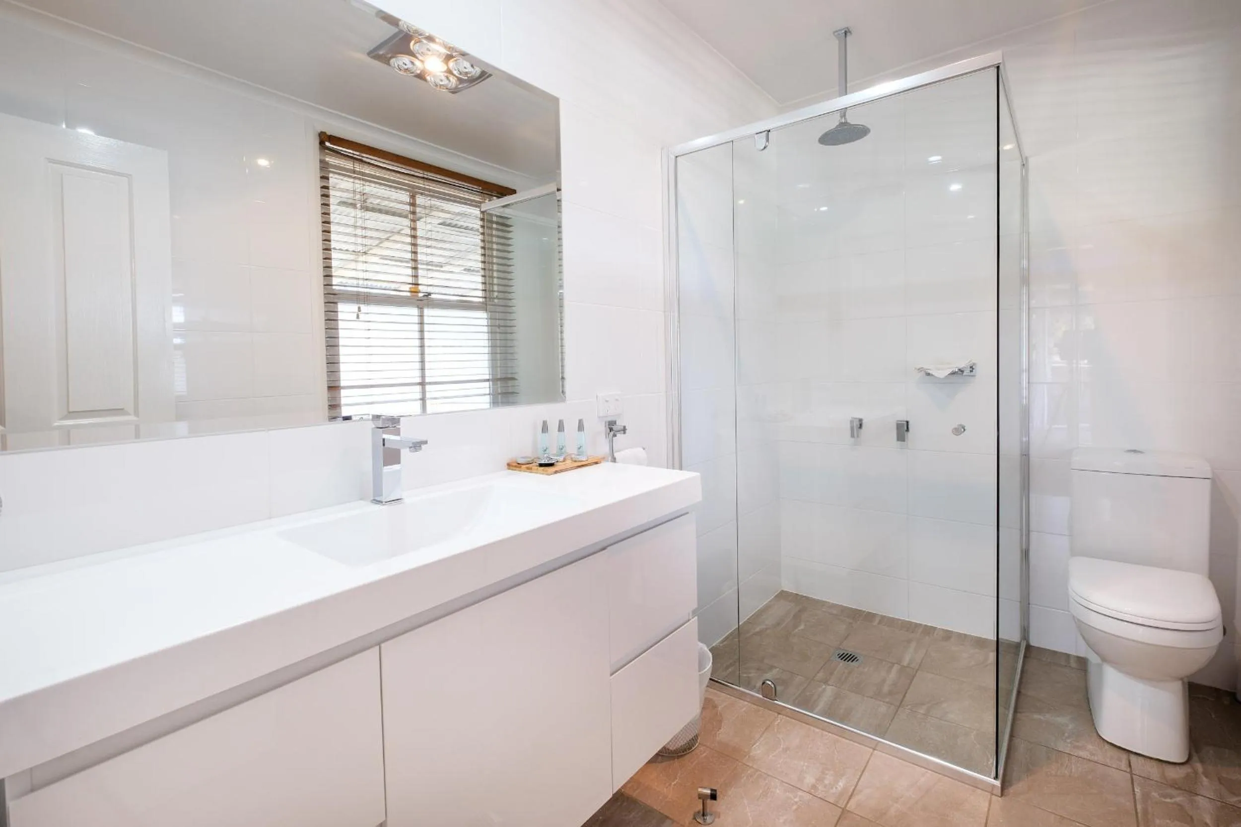 Bathroom in Peel Inn Hotel Nundle