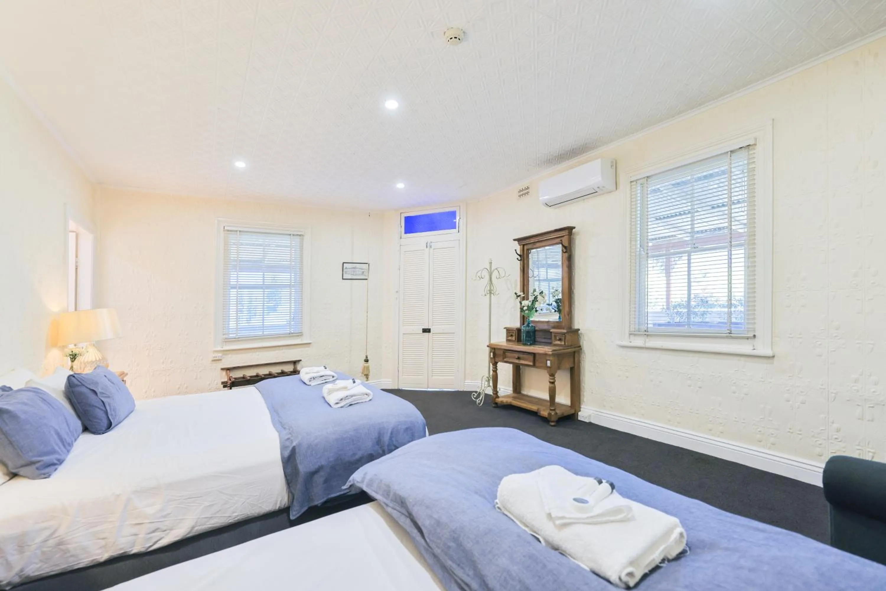 Bedroom, Bed in Peel Inn Hotel Nundle