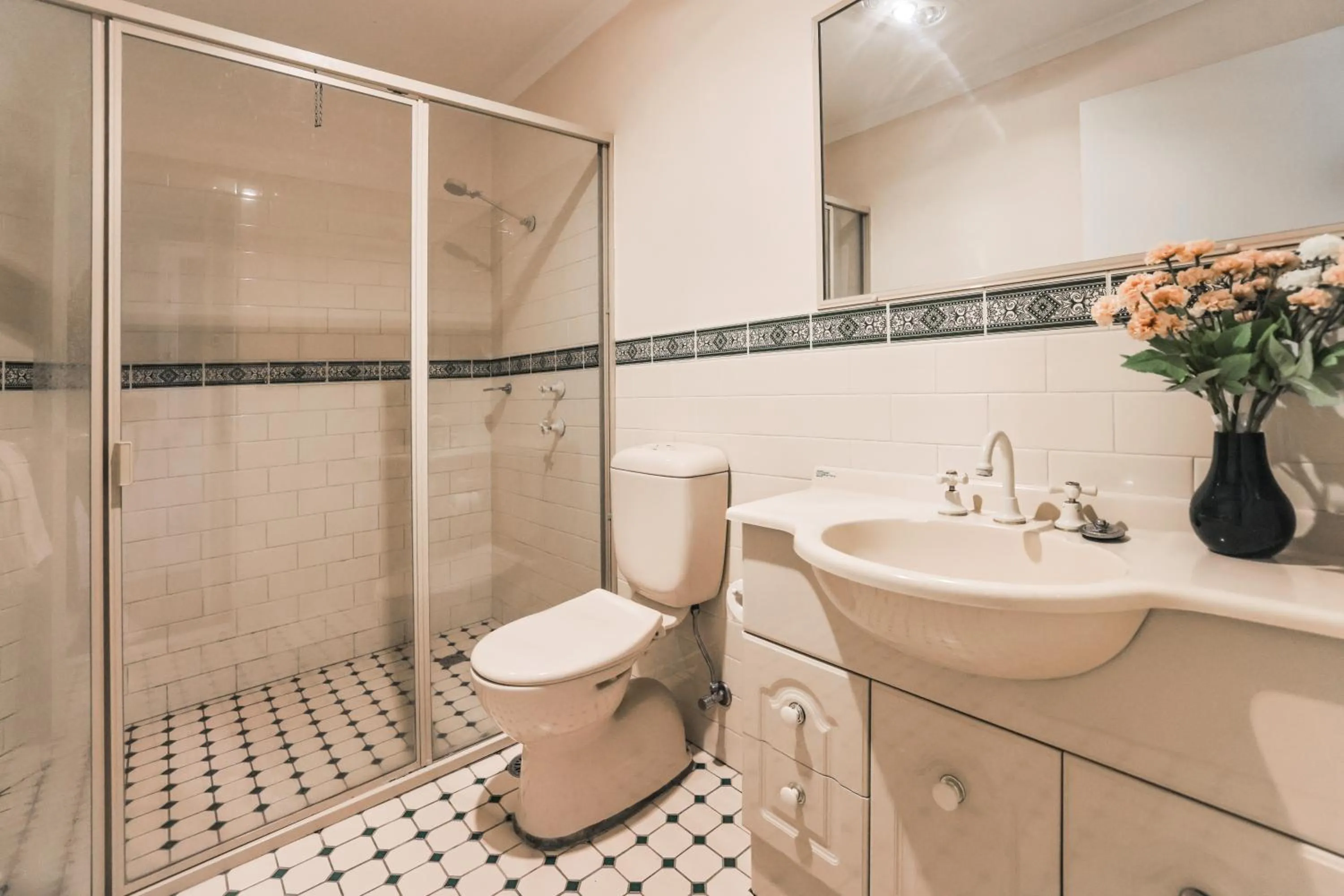 Bathroom in Peel Inn Hotel Nundle