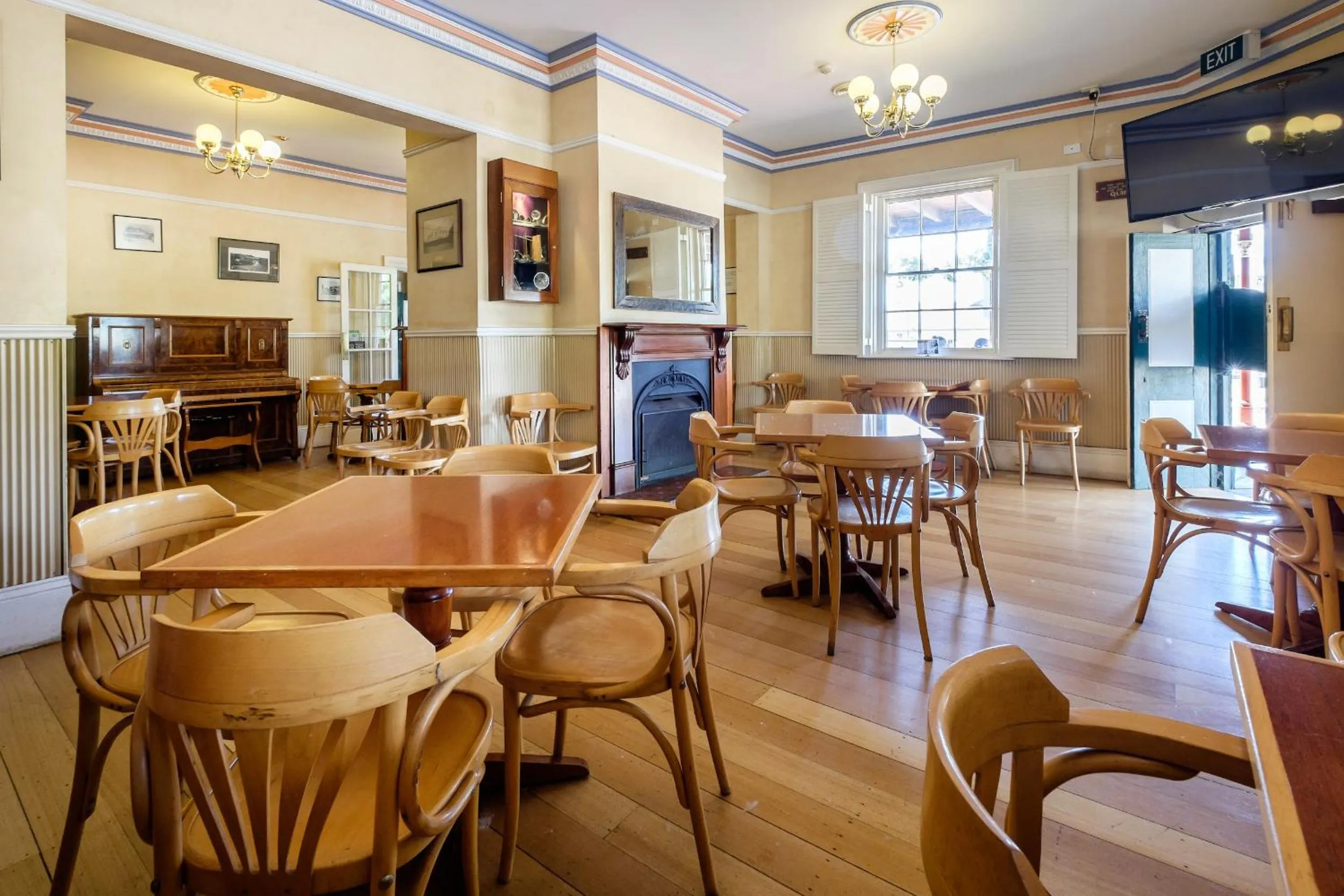 Restaurant/places to eat in Peel Inn Hotel Nundle