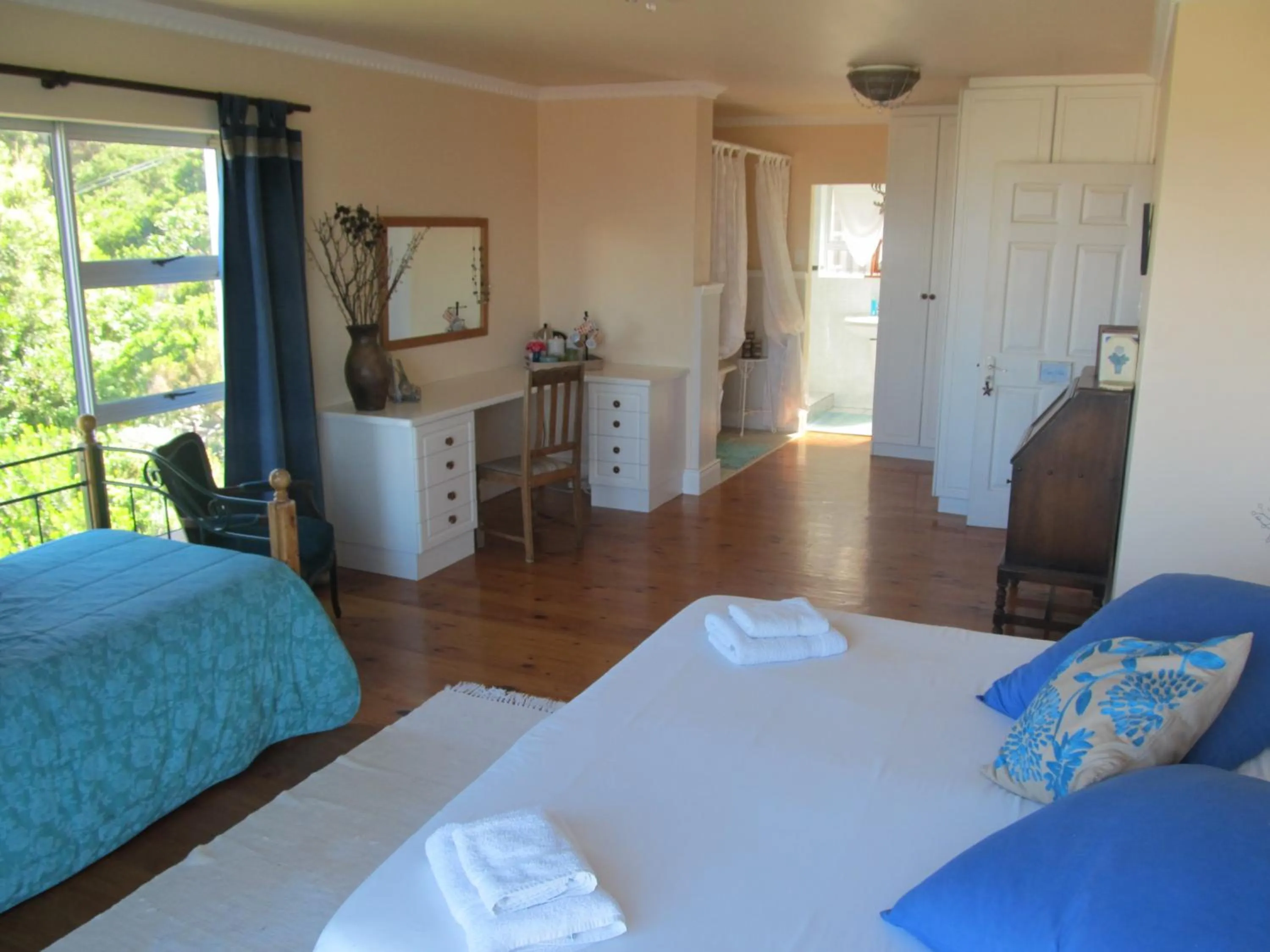 Photo of the whole room, Bed in Bluebottle Guesthouse